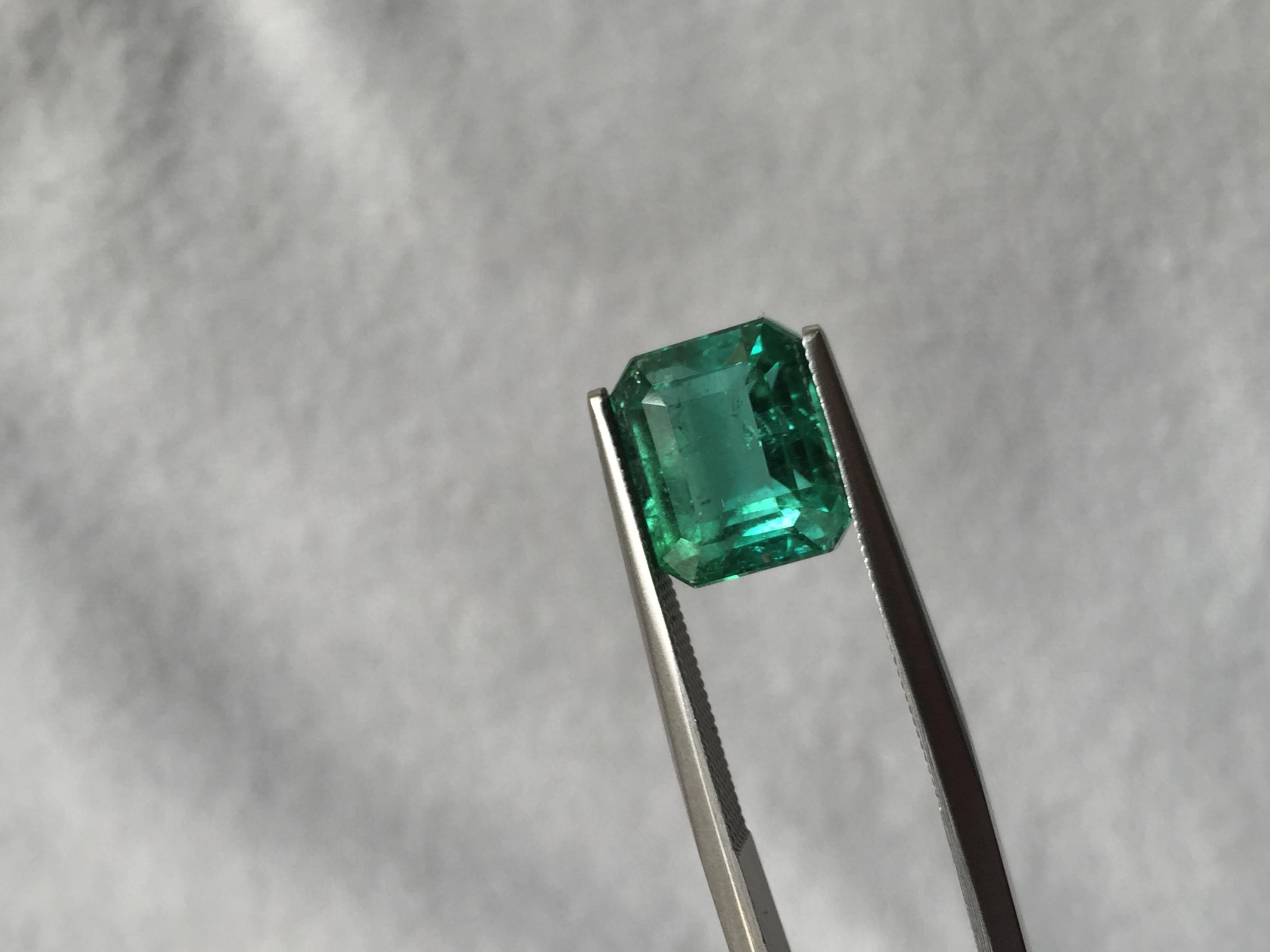 bluish green hue emerald