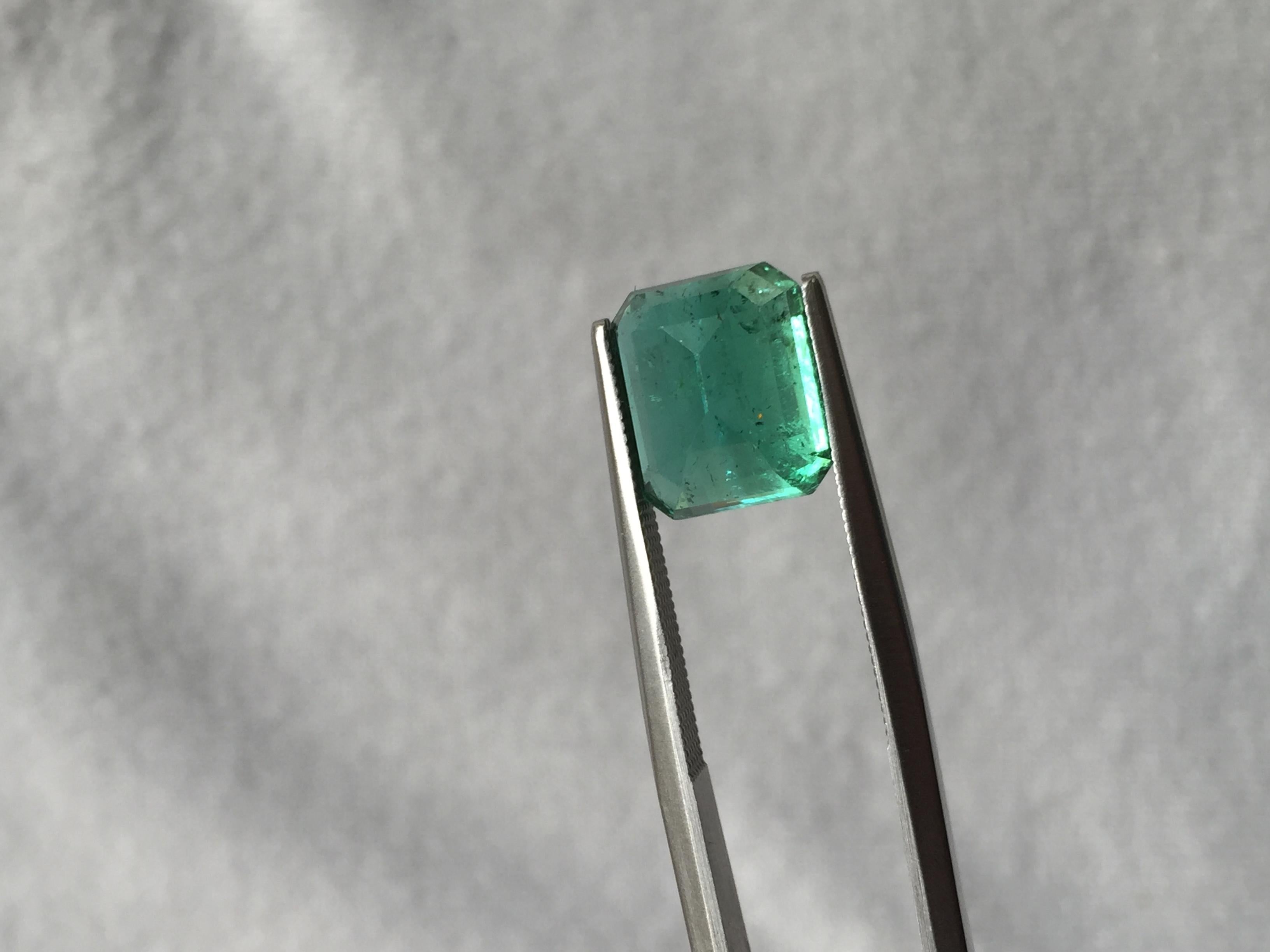 Taille émeraude Bague en pierre précieuse avec tourmaline vert bleuté taille émeraude de 5.63 carats pour bijouterie fine en vente