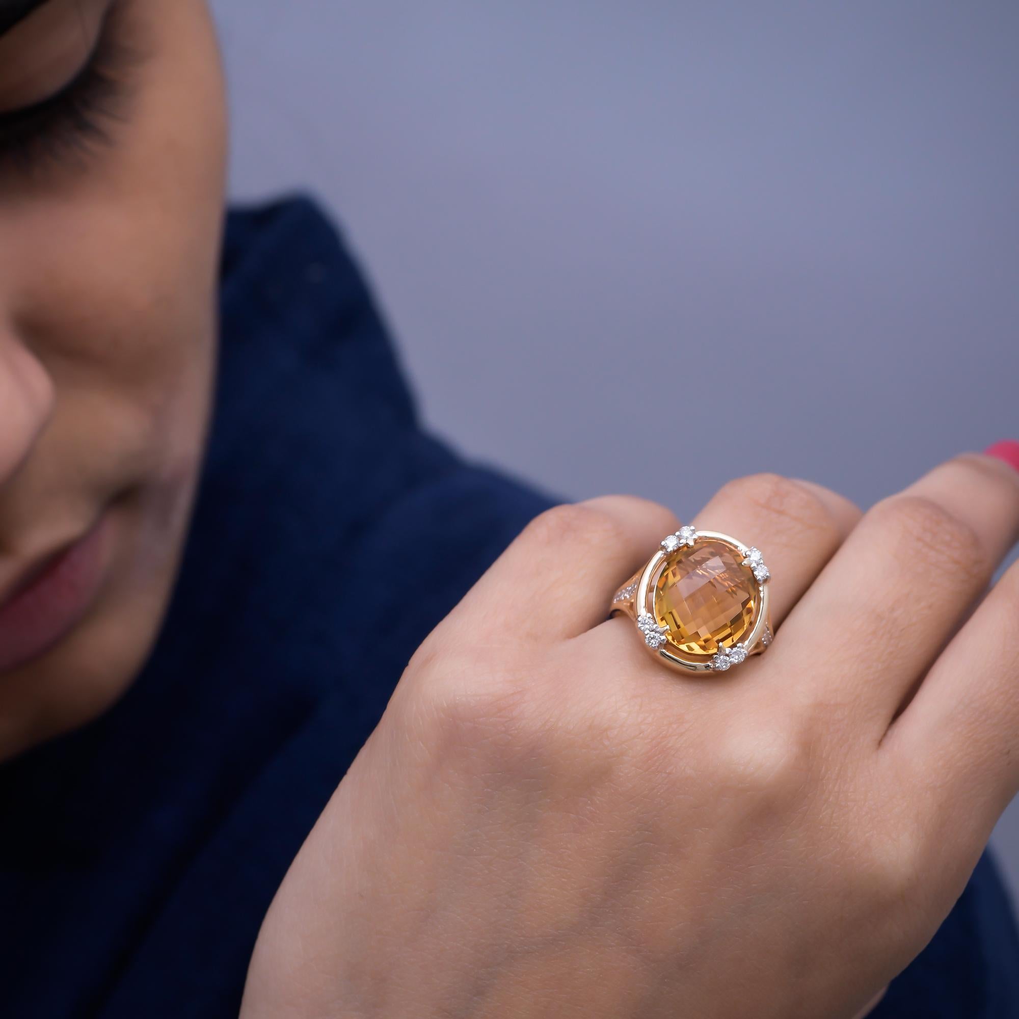 Oval Cut 5.63 Carat Citrine and Diamond 18 Karat Yellow Gold Ring For Sale
