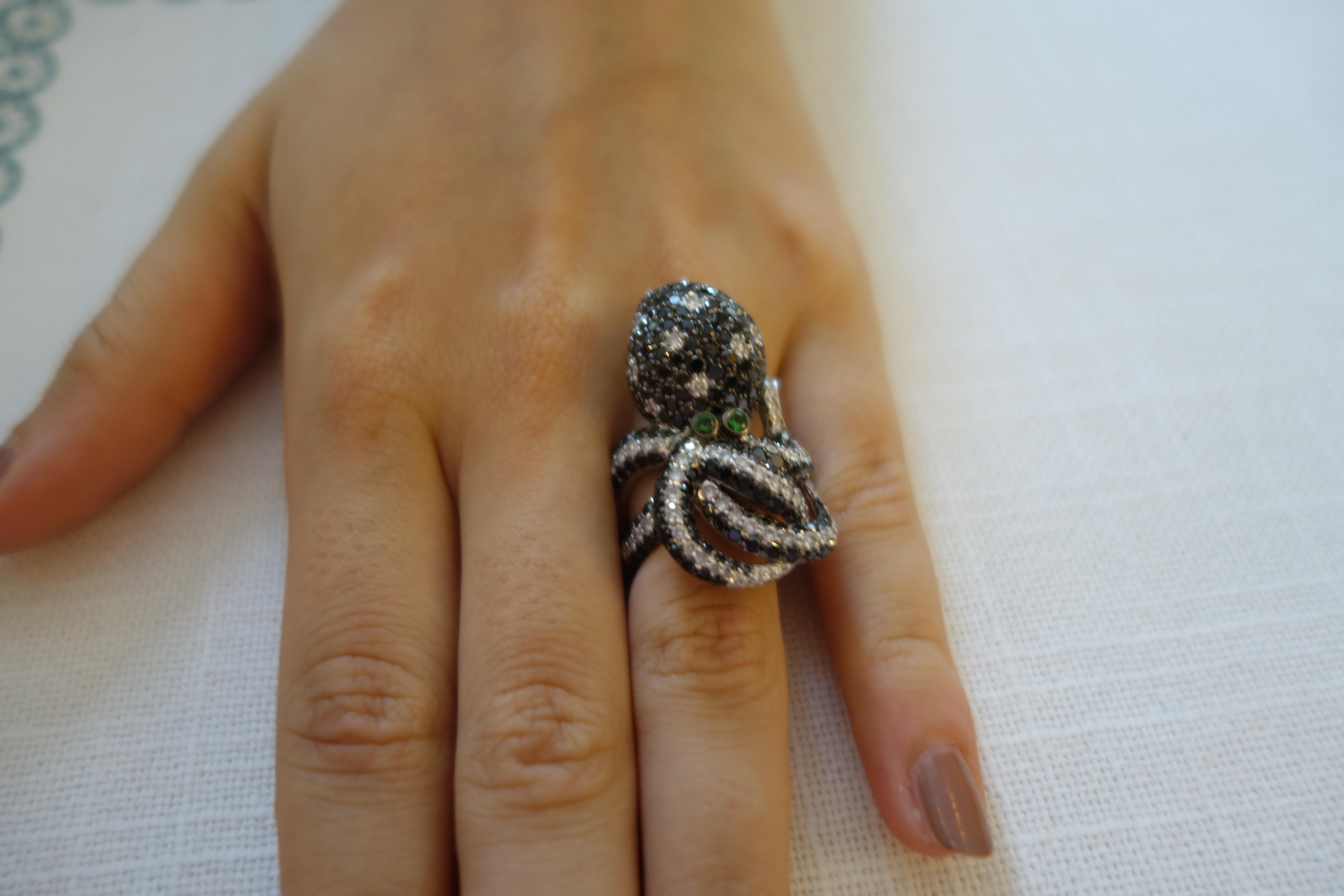 5.63 Carat Diamond and Tsavorite Octopus Shaped Cocktail Ring in 18 Karat Gold In New Condition For Sale In Wiesbaden, DE