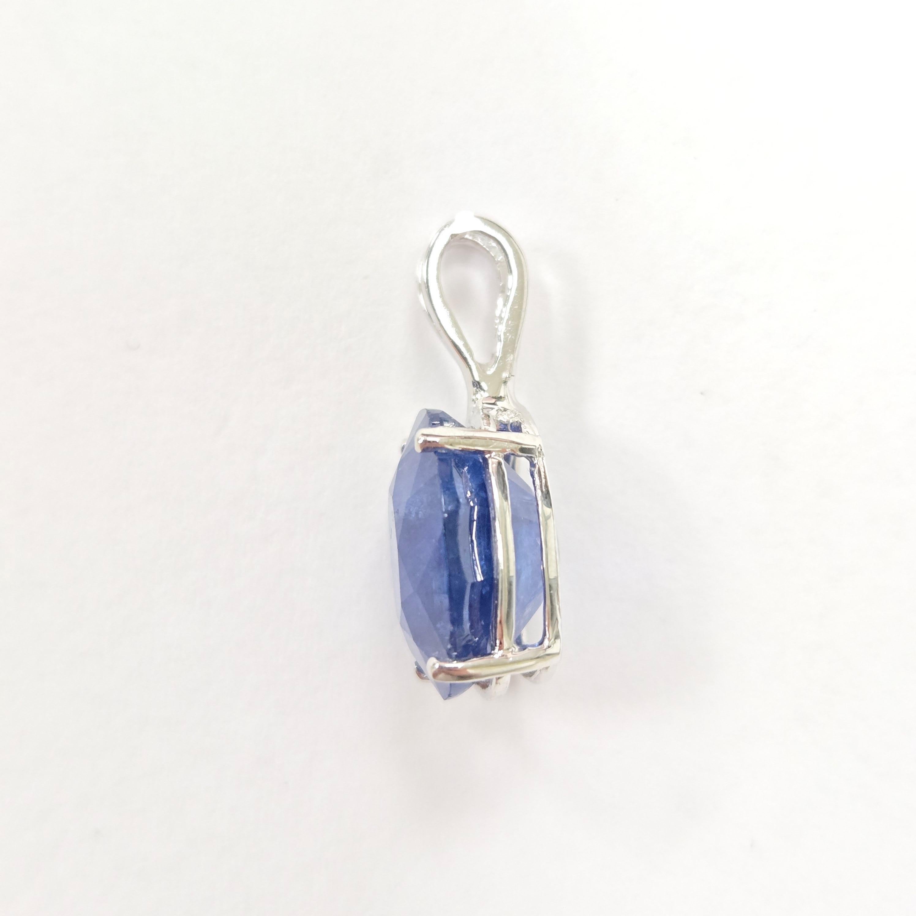 GIA 5.63 Carat Natural Oval Sapphire Pendant 14 Karat White Gold For Sale 1