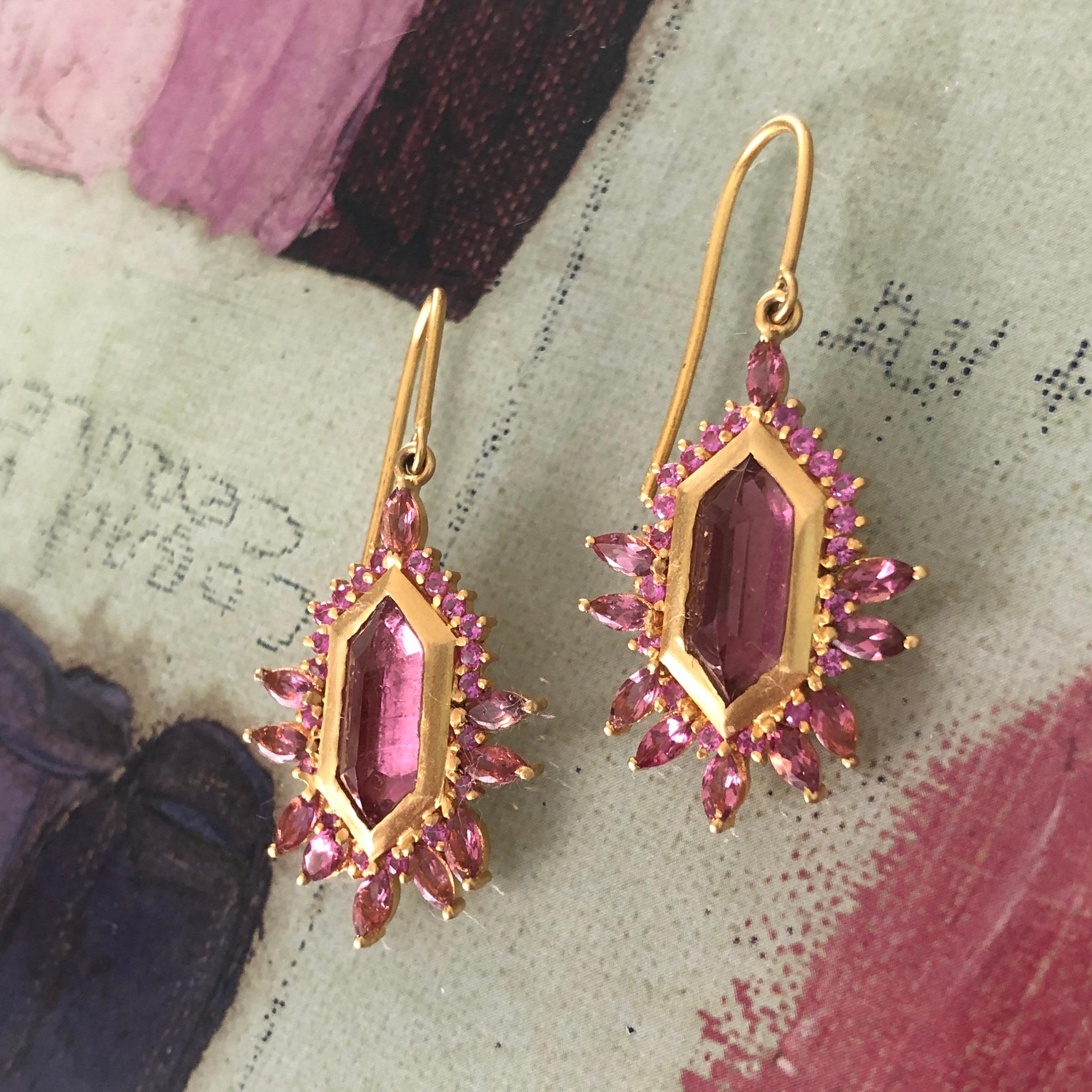 Artisan 5.63 Carat Pink Tourmaline Gold Geometric Earrings by Lauren Harper For Sale