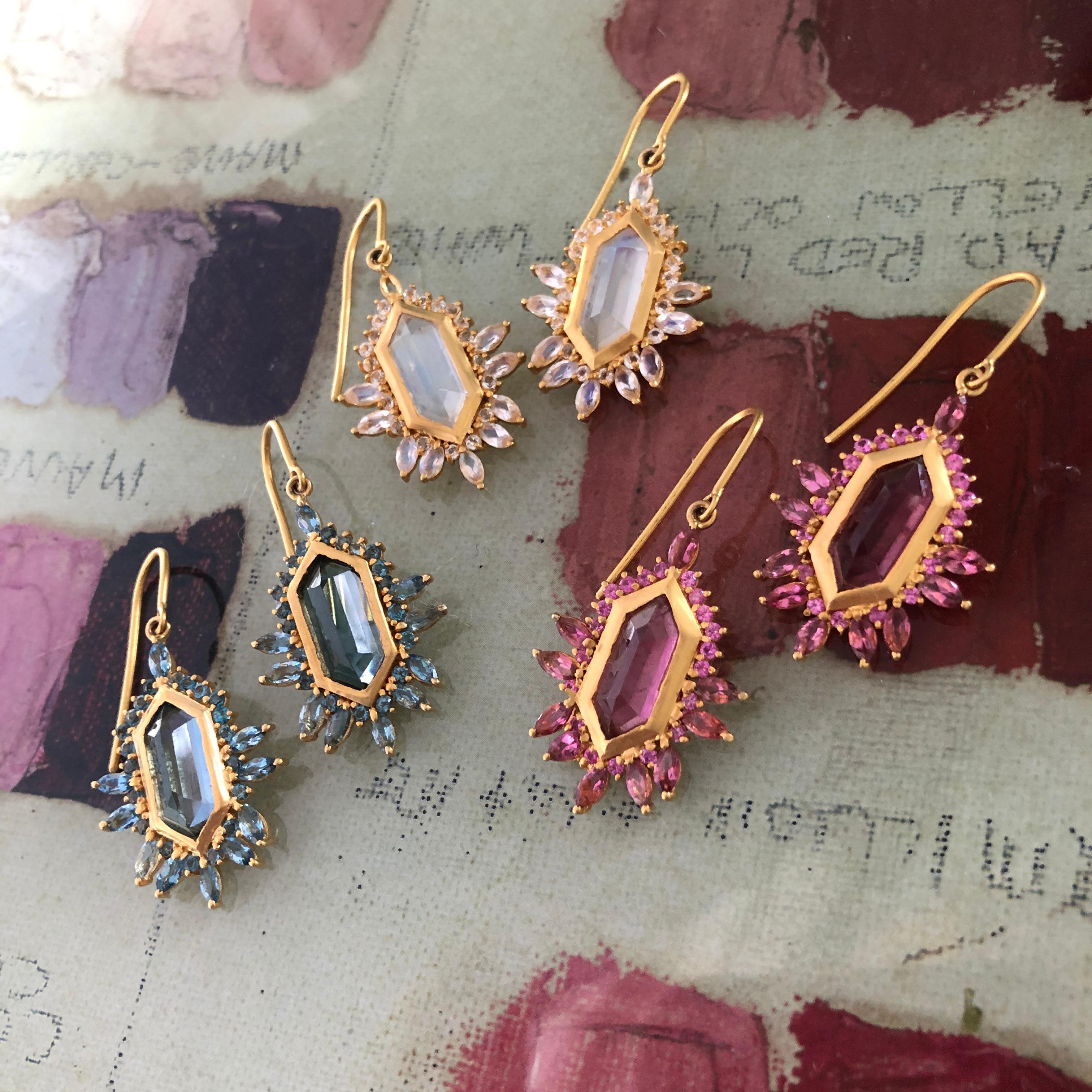 5.63 Carat Pink Tourmaline Gold Geometric Earrings by Lauren Harper For Sale 2