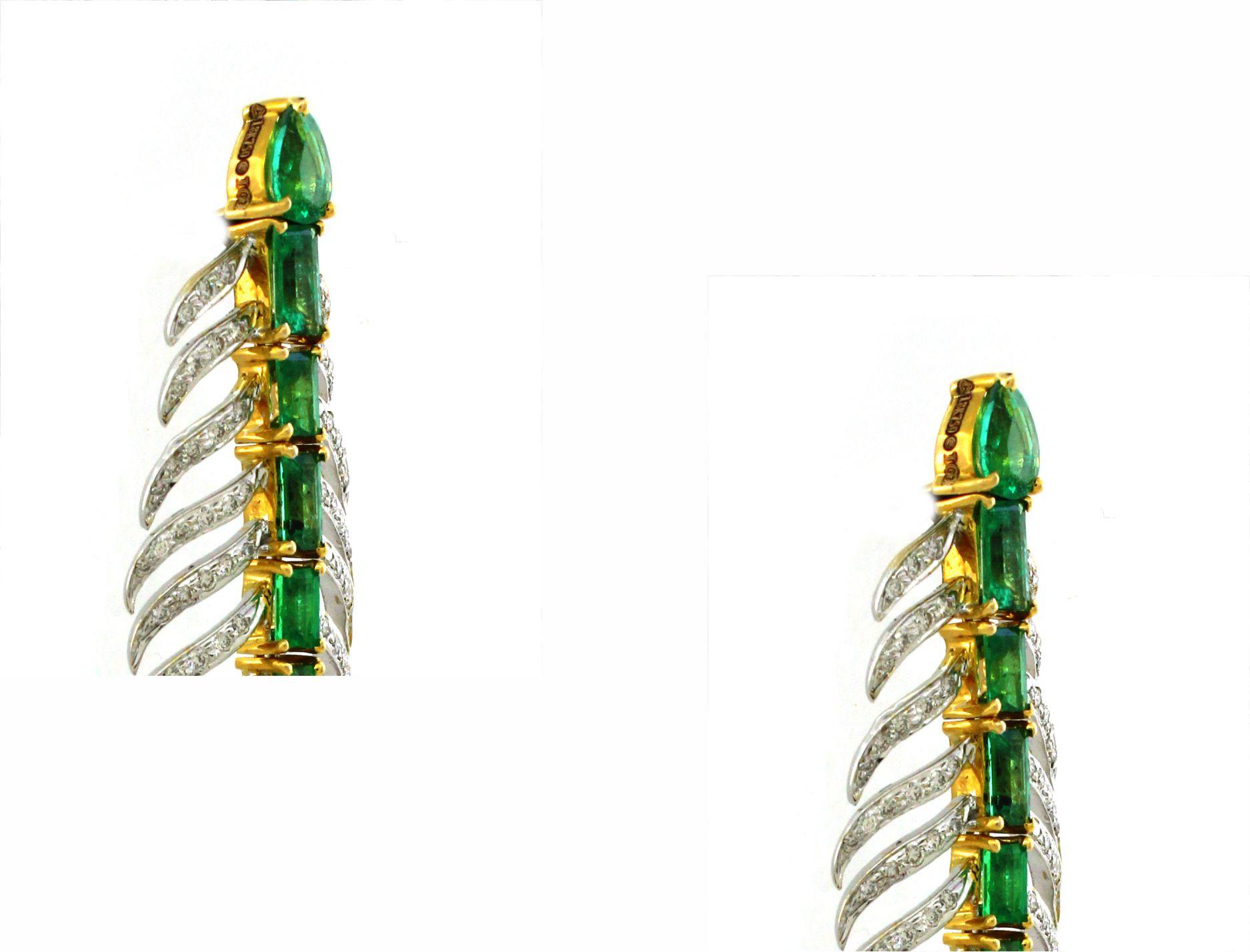 Modern 5.63 carats of Emerald Drop Earrings For Sale