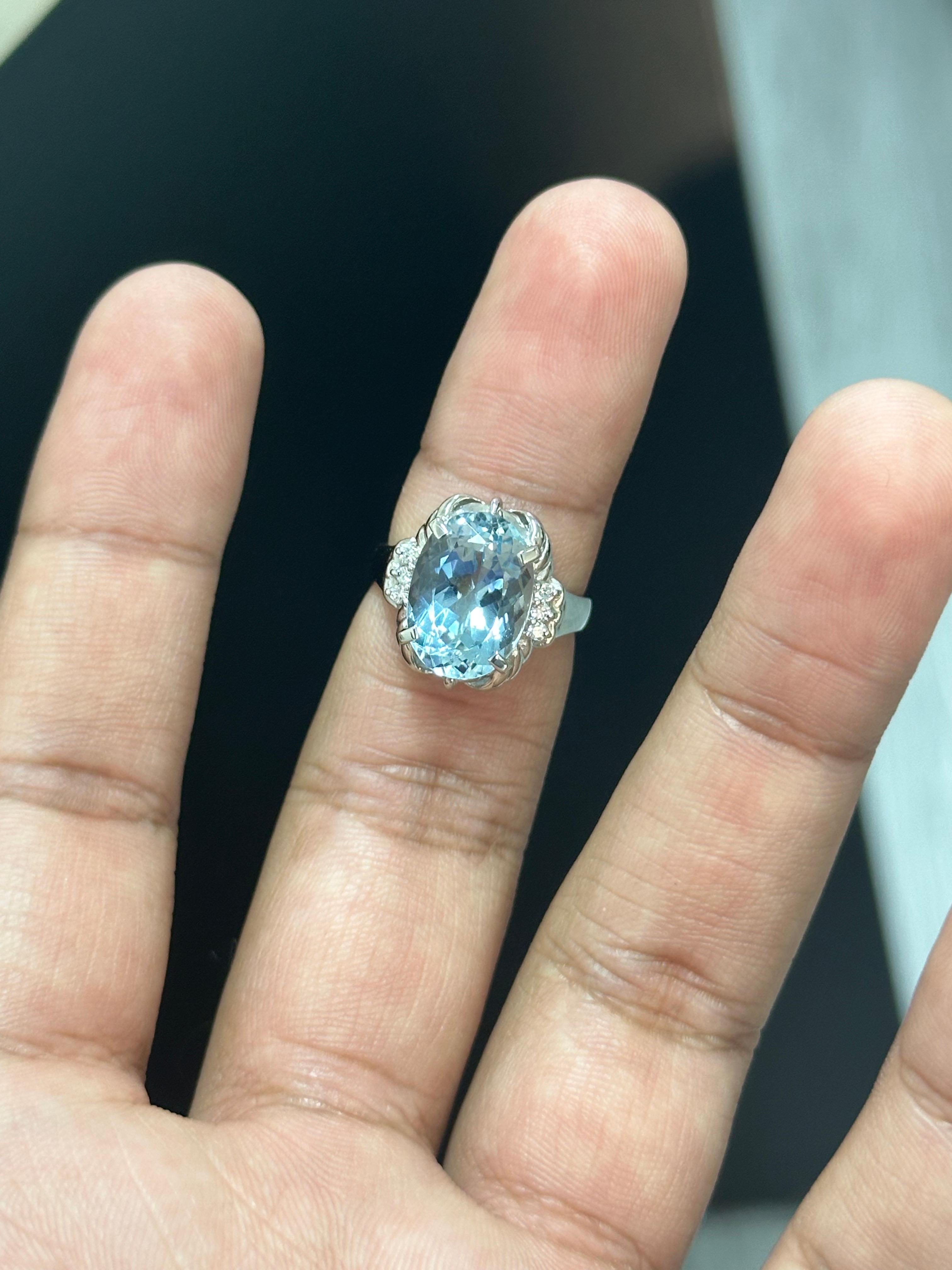 Anillo de aguamarina y diamantes de 5,64 quilates en platino Art Decó en venta
