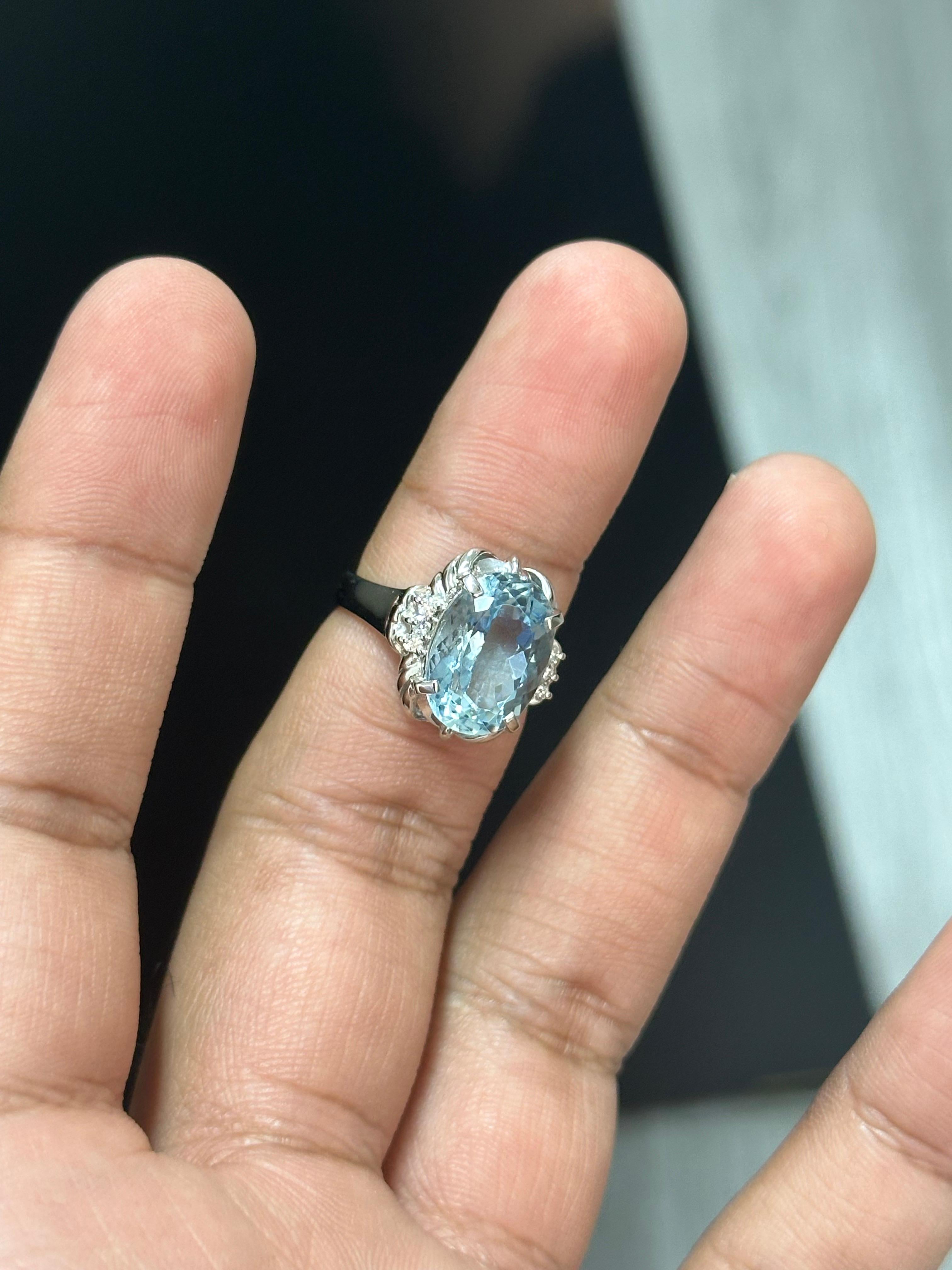 Anillo de aguamarina y diamantes de 5,64 quilates en platino en Nuevo estado para la venta en Bangkok, TH
