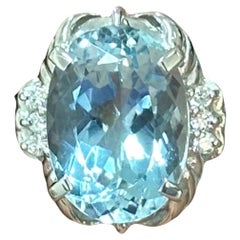 Anillo de aguamarina y diamantes de 5,64 quilates en platino