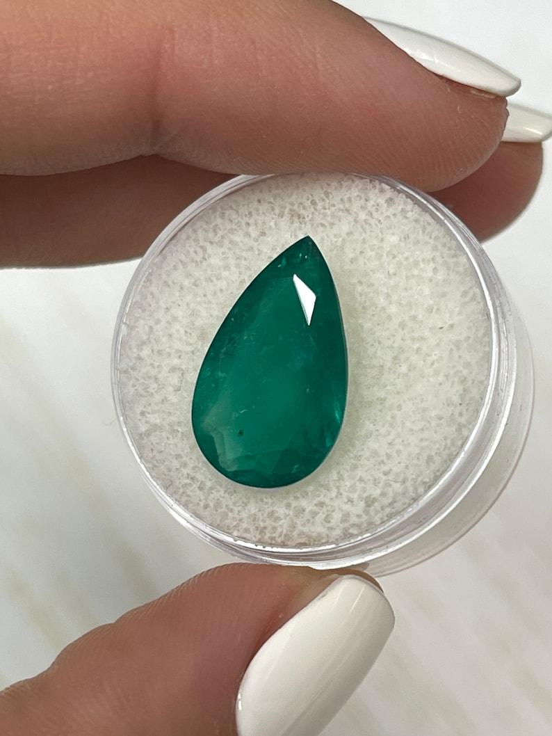 Moderno Smeraldo colombiano verde muzo scuro da 5,64 carati - Pietra di nascita di maggio con taglio a pera in vendita