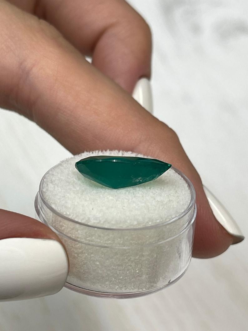Smeraldo colombiano verde muzo scuro da 5,64 carati - Pietra di nascita di maggio con taglio a pera in vendita 1