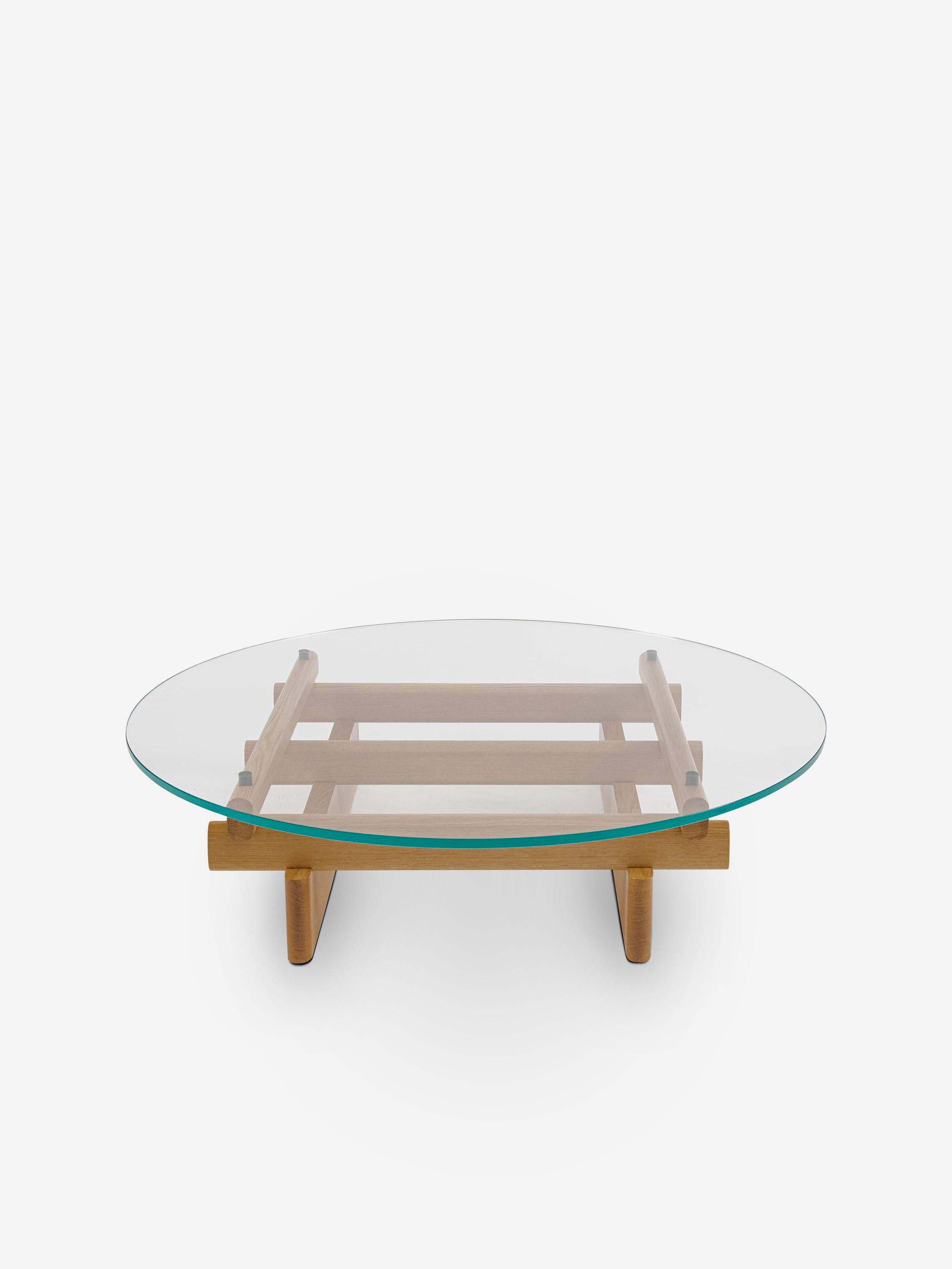 564 Sengu Round Coffee Table by with Clear Glass Top and Natural Oak Base Cassin Neuf - En vente à Sag Harbor, NY