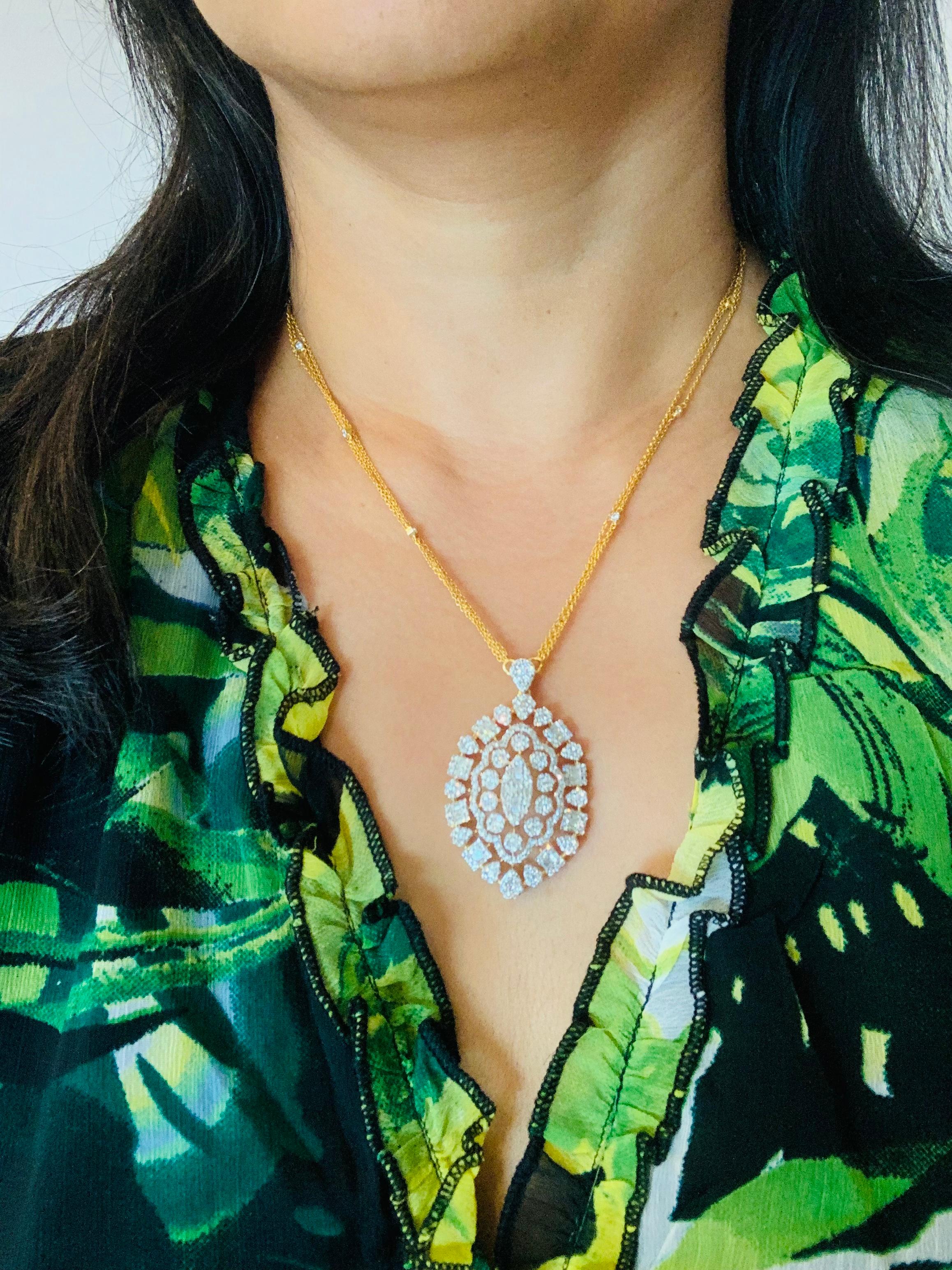 Women's 5.65 Carat Diamond 14 Karat Yellow Gold Marquise Pendant Necklace For Sale