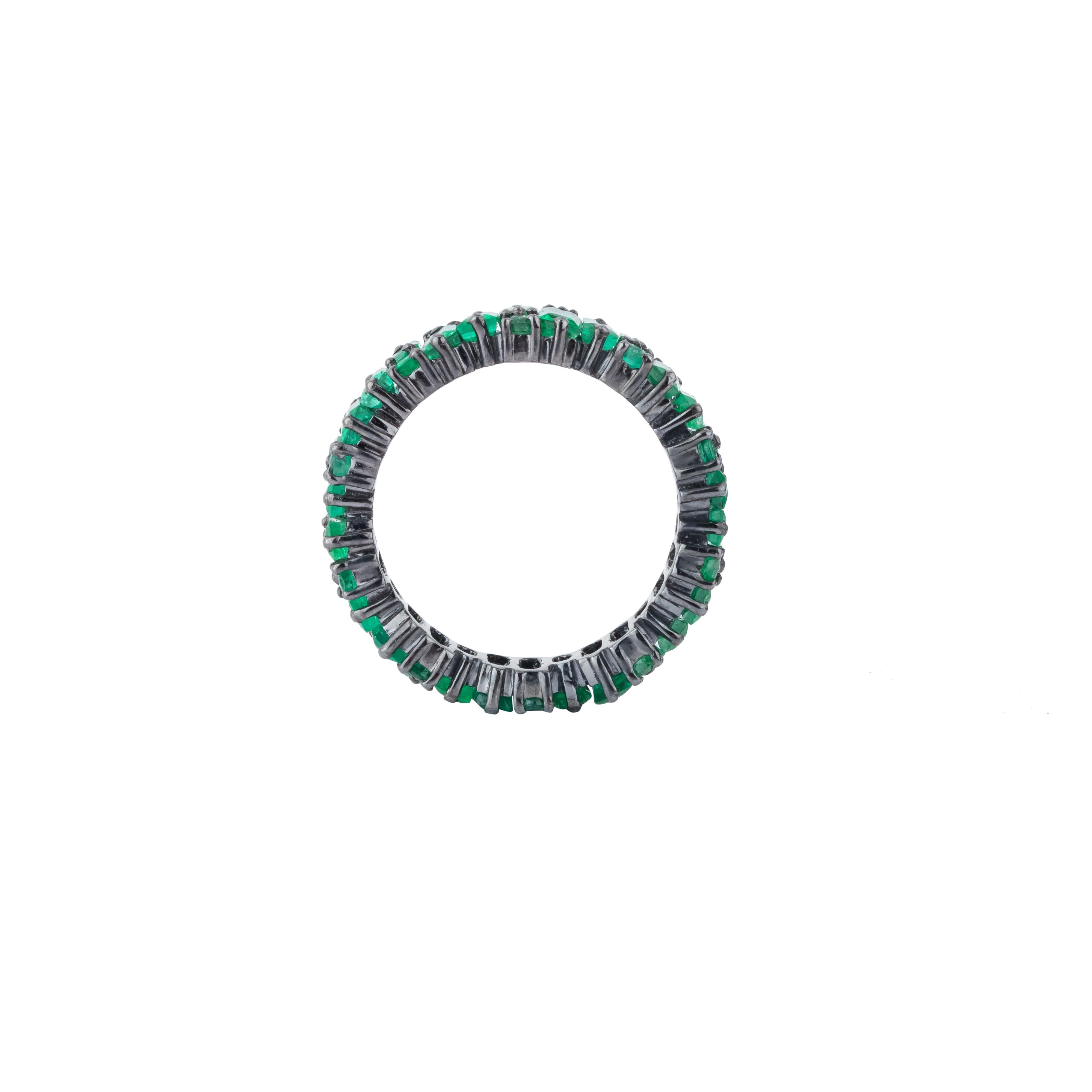 5.65 Carat Emerald Infinity Band Ring In New Condition For Sale In Jaipur, IN