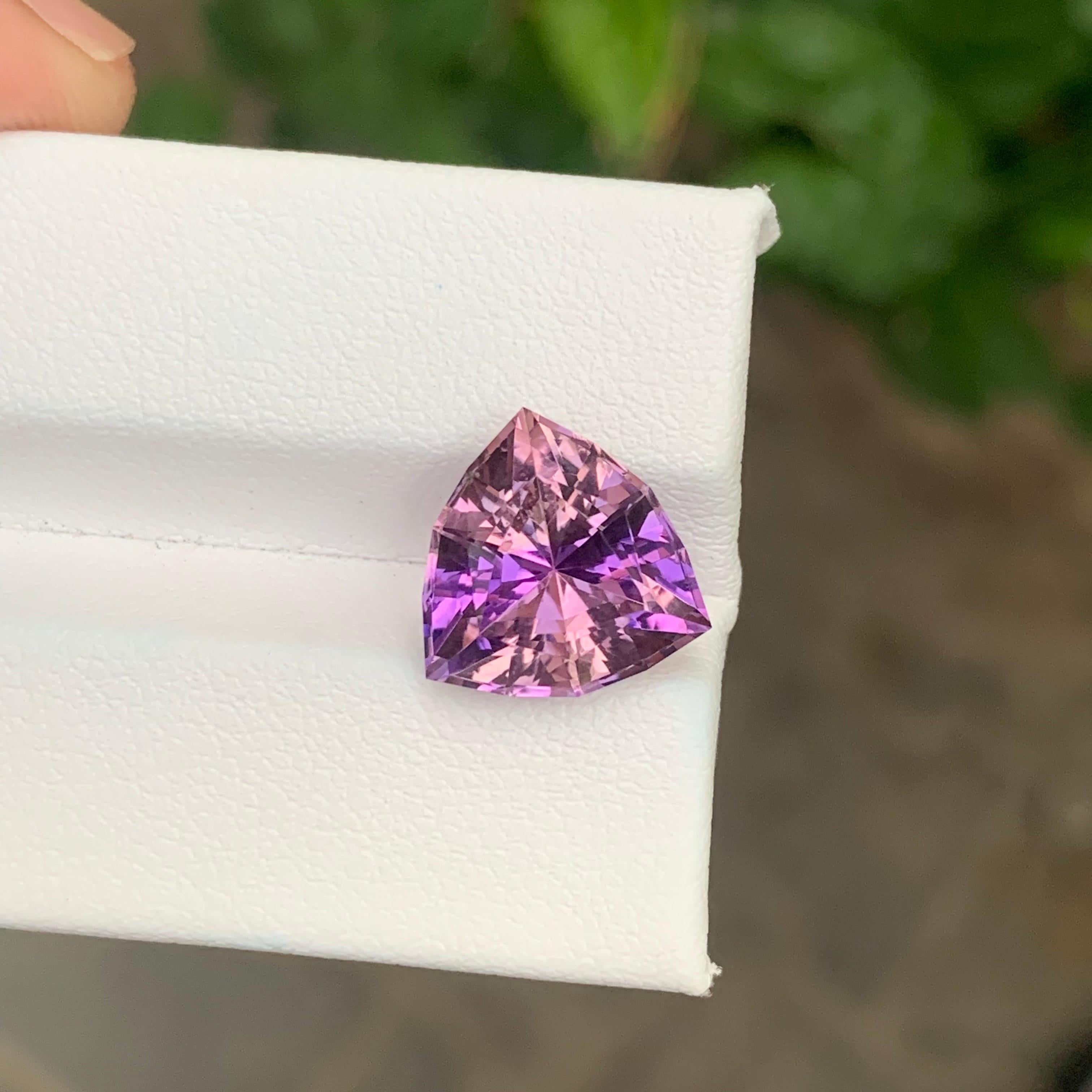 Amétrine à facettes

Poids : 5,65 carats
Dimension : 12.1 x 12.1 x 8.2 Mm
Forme : Trillion 
Couleur : violet et jaune
Traitement : Non
Certificat : Sur demande du client
.
L'amétrine est une pierre précieuse unique et frappante qui combine