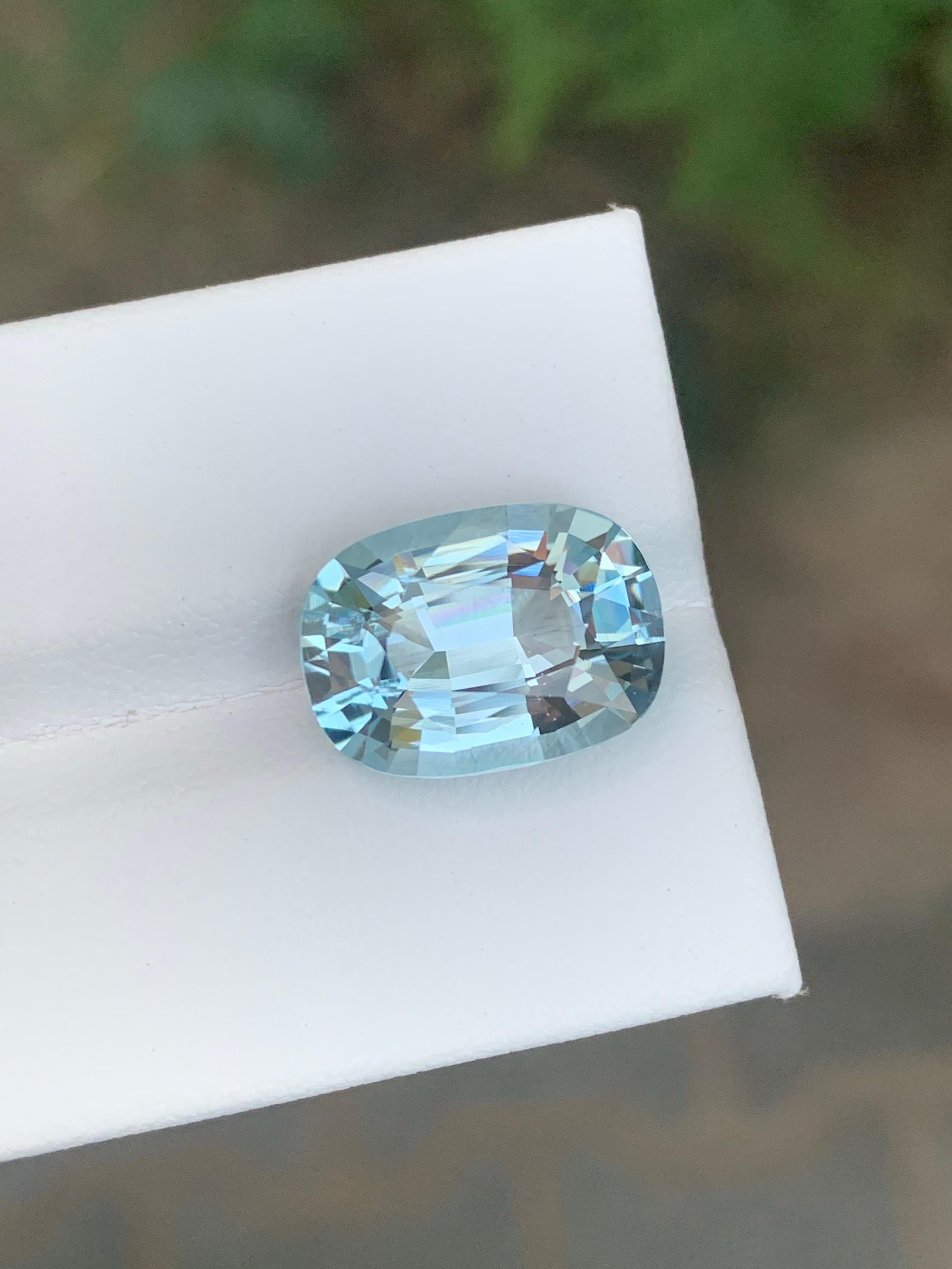 5.65 Karat natürlicher loser Aquamarin Ovalform Edelstein aus Nigeria (Ovalschliff) im Angebot