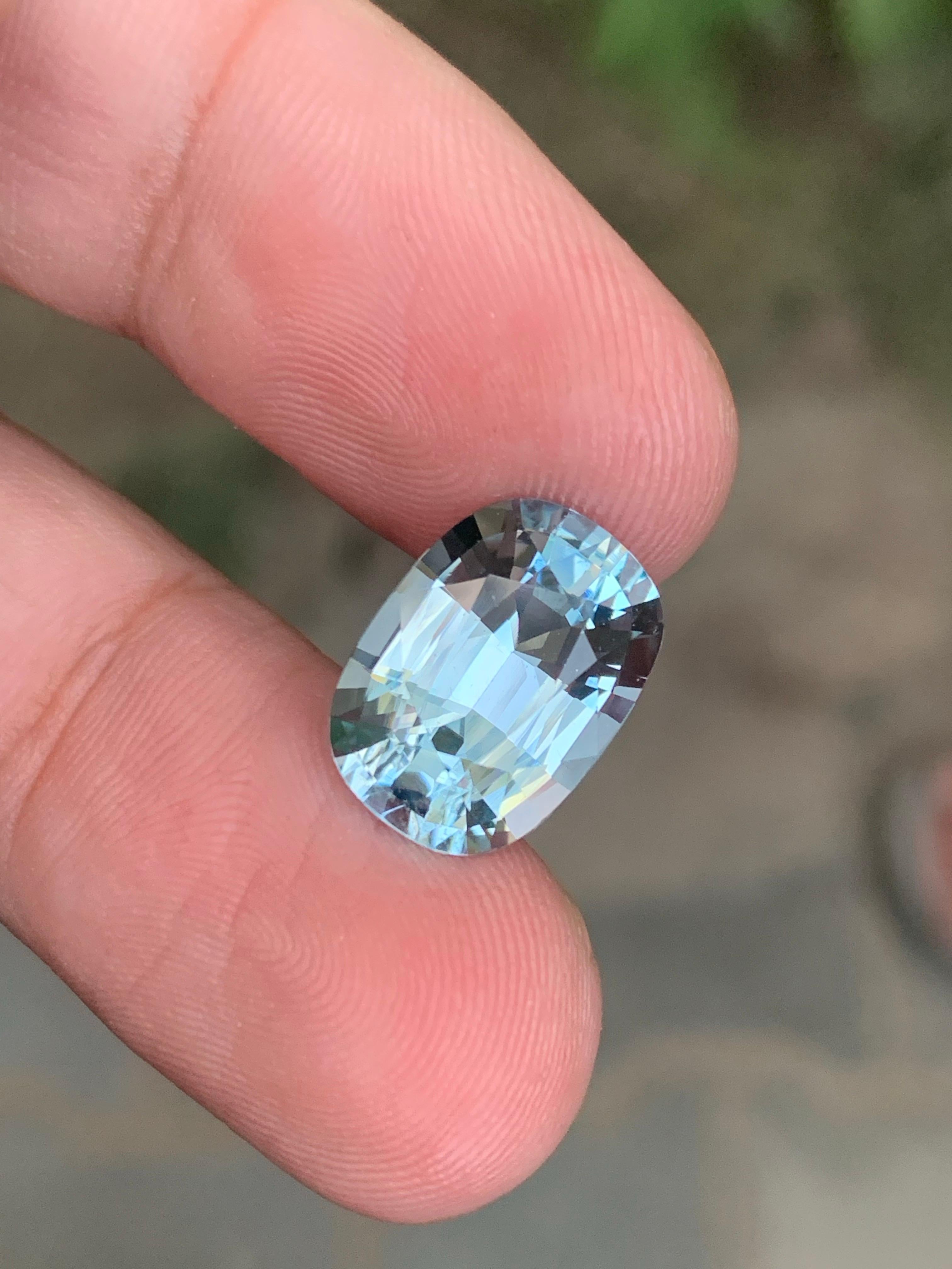 5.65 Karat natürlicher loser Aquamarin Ovalform Edelstein aus Nigeria für Damen oder Herren im Angebot