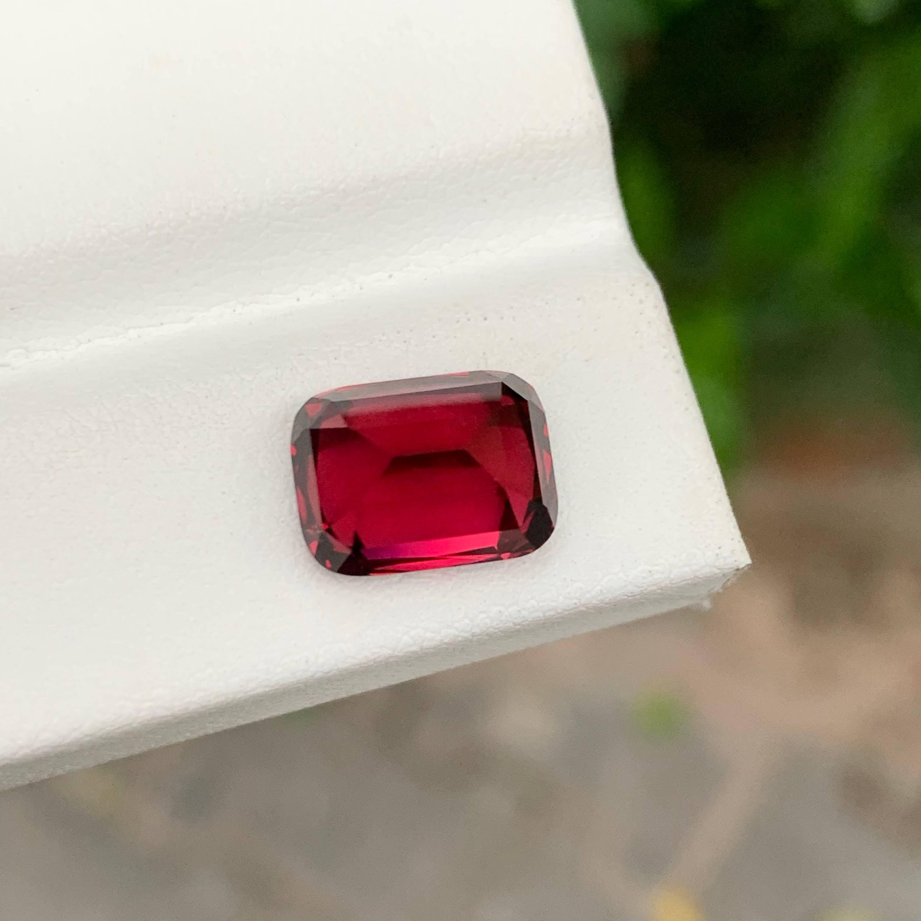 5.65 Carat Natural Loose Red Garnet Stone Cushion Cut Tanzanian Gemstone In New Condition For Sale In Bangkok, TH