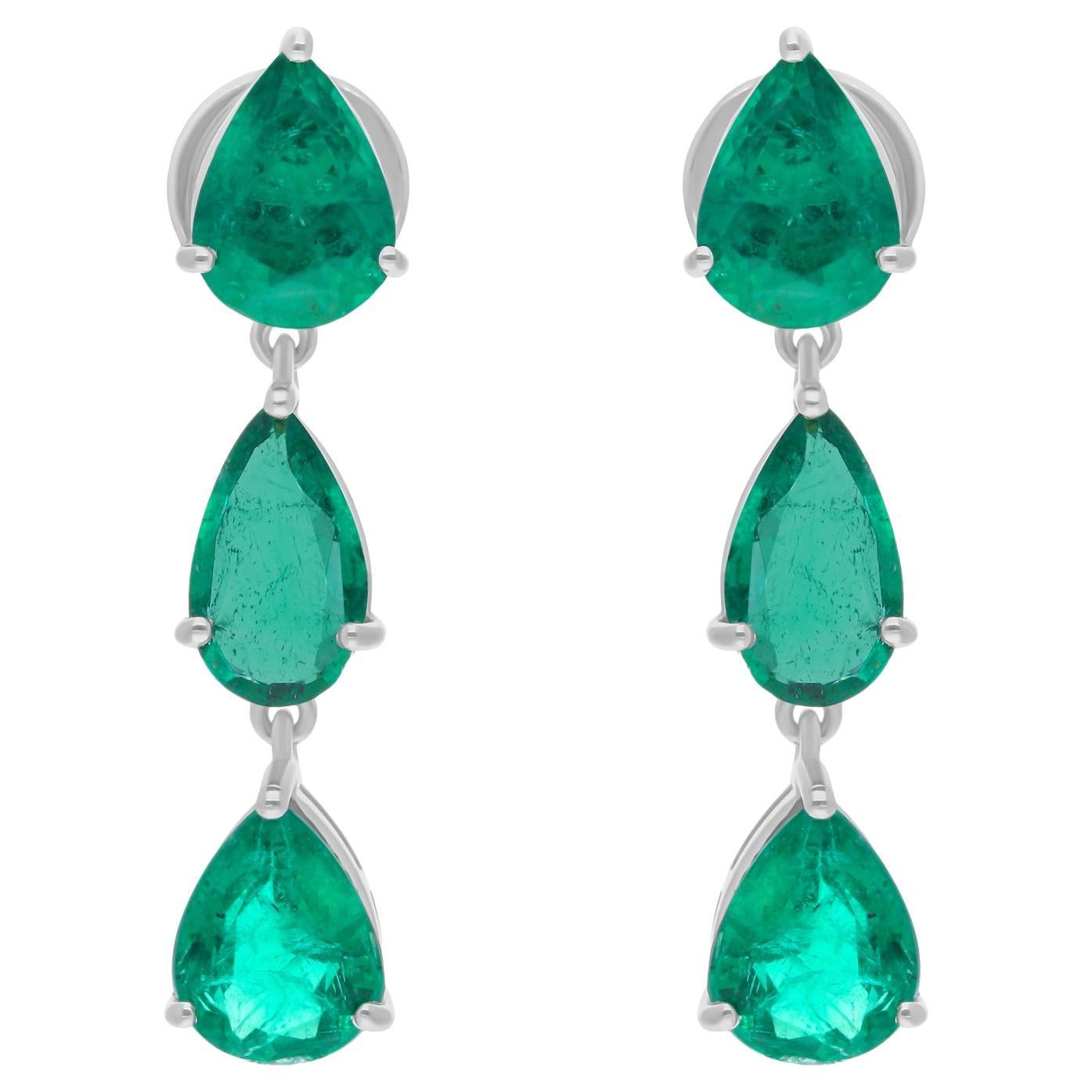 5.65 Carat Pear Zambian Emerald Dangle Earrings 14 Karat White Gold Fine Jewelry (Boucles d
oreilles pendantes en émeraude zambienne de 5.65 carats) en vente
