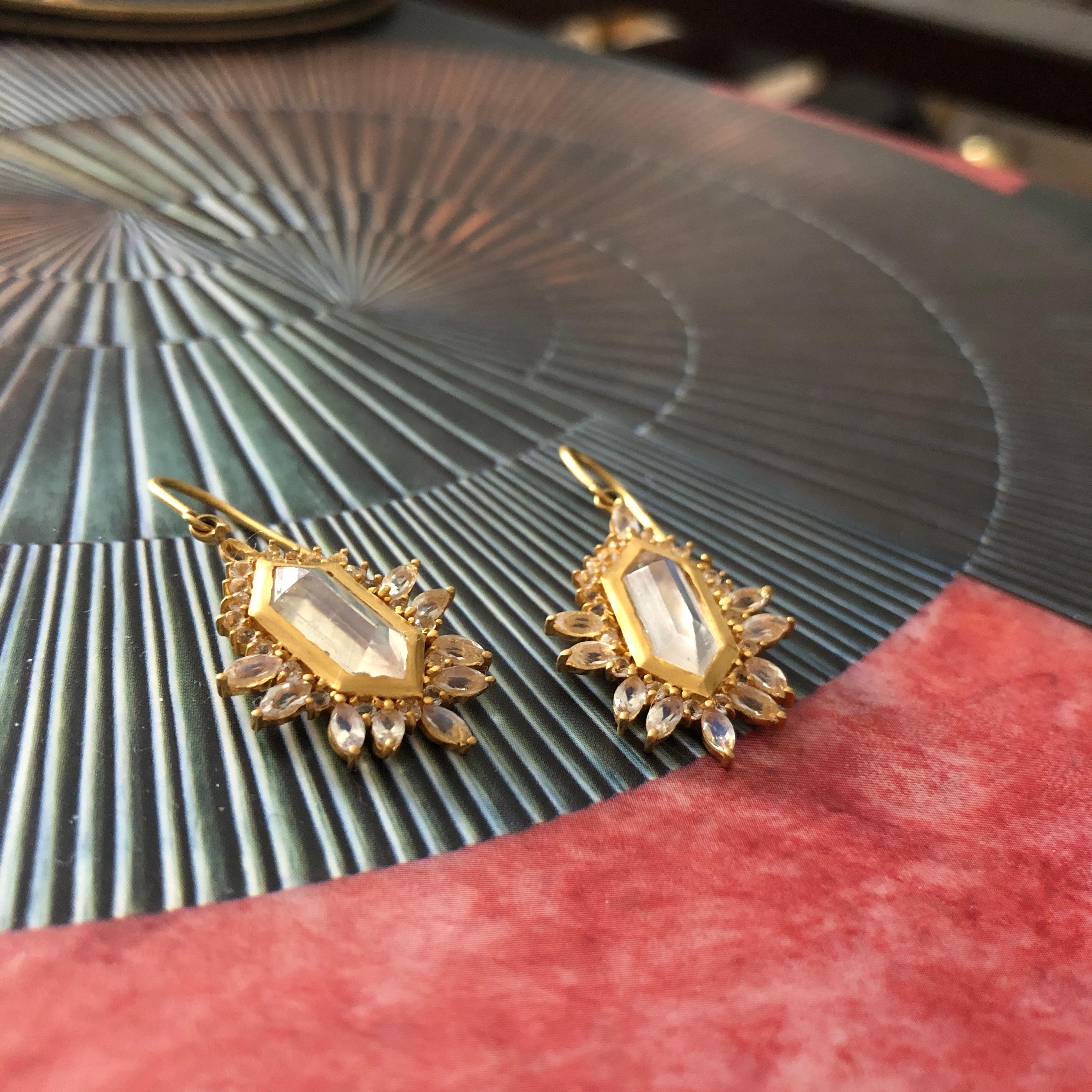 5.65 Carats Rainbow Moonstone Gold Earrings by Lauren Harper For Sale 4