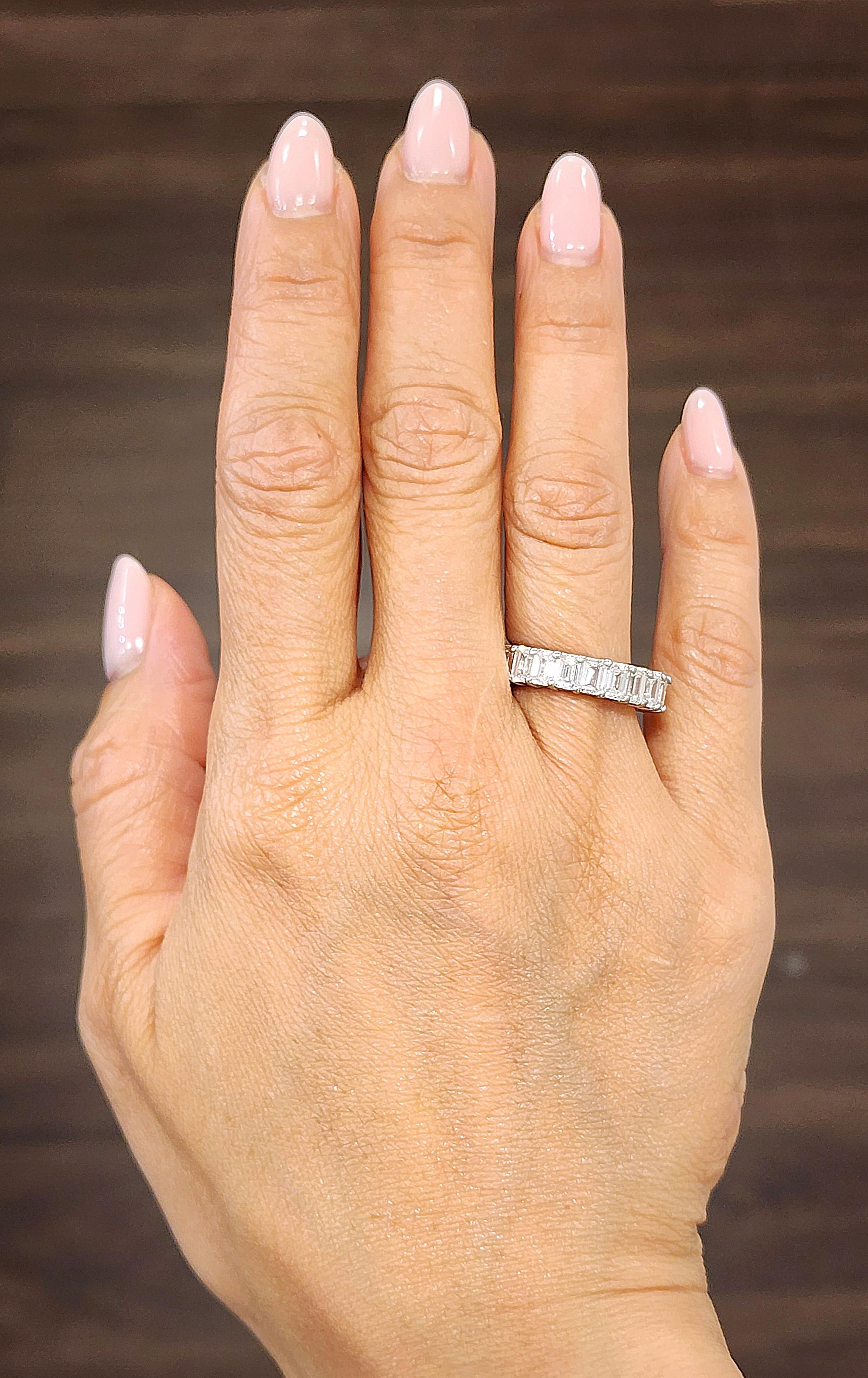 This gorgeous eternity ring features 22 emeralds all around. Encased in platinum, the diamonds boast a color of G/H and VS1/VS2 in clarity. A magnificent ring to add to any jeweler's collection.