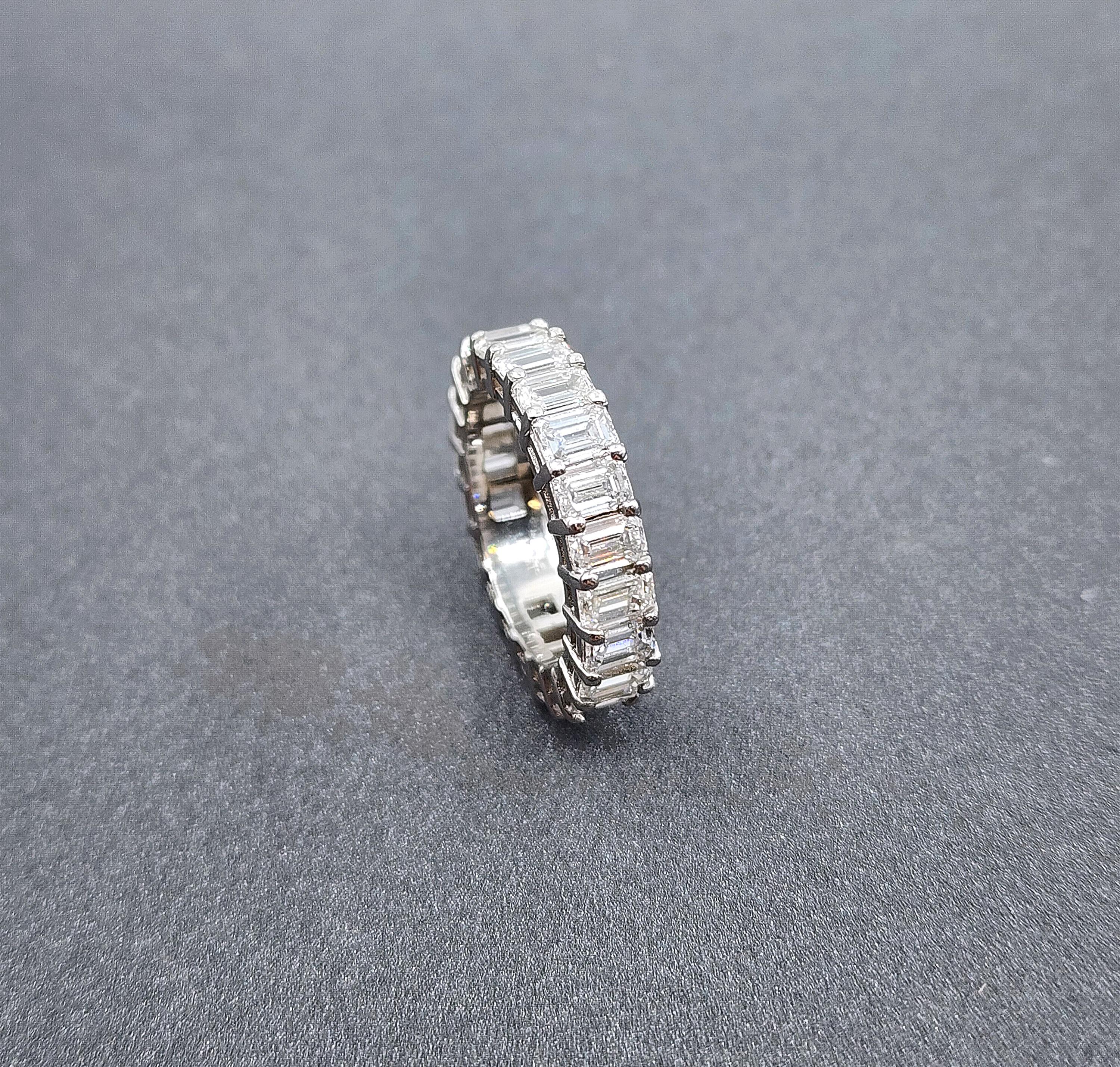 5.65 ct Diamond Eternity Ring In New Condition For Sale In Chicago, IL