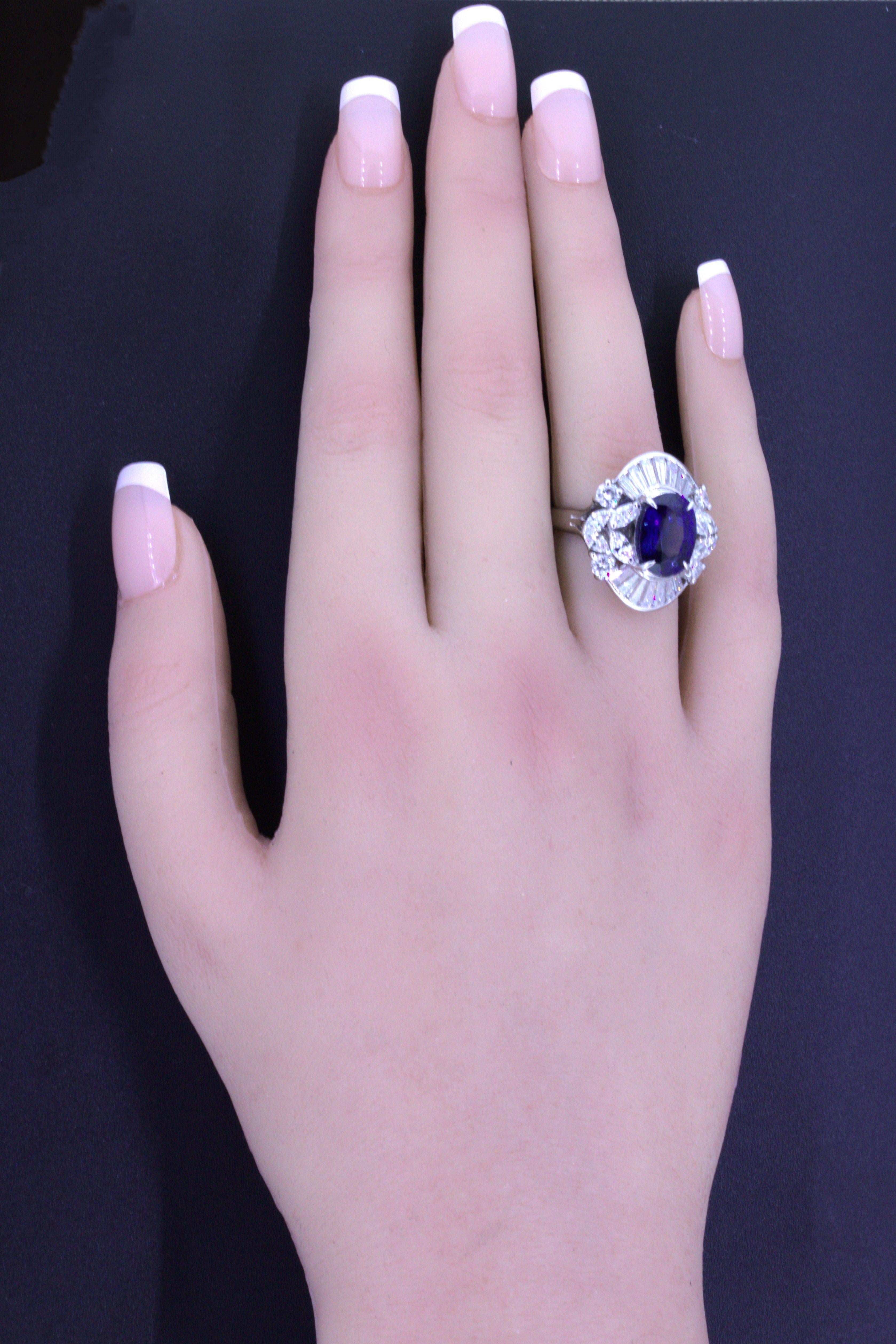 5.67 Karat Blauer Saphir Diamant Platin Cocktail Ring im Angebot 1