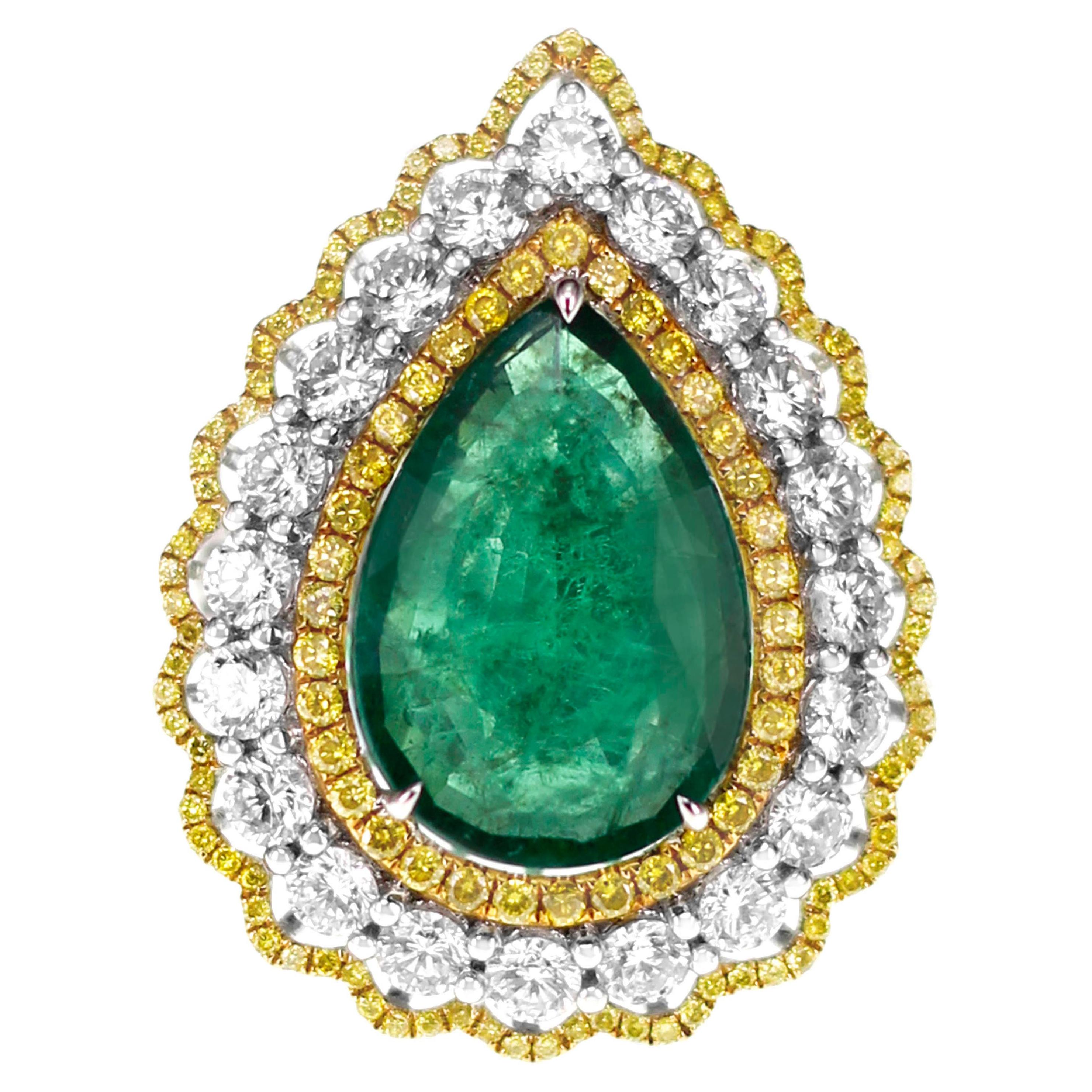 Anillo solitario de 5,67 quilates de esmeralda y diamante amarillo vivo de cóctel de 18 quilates