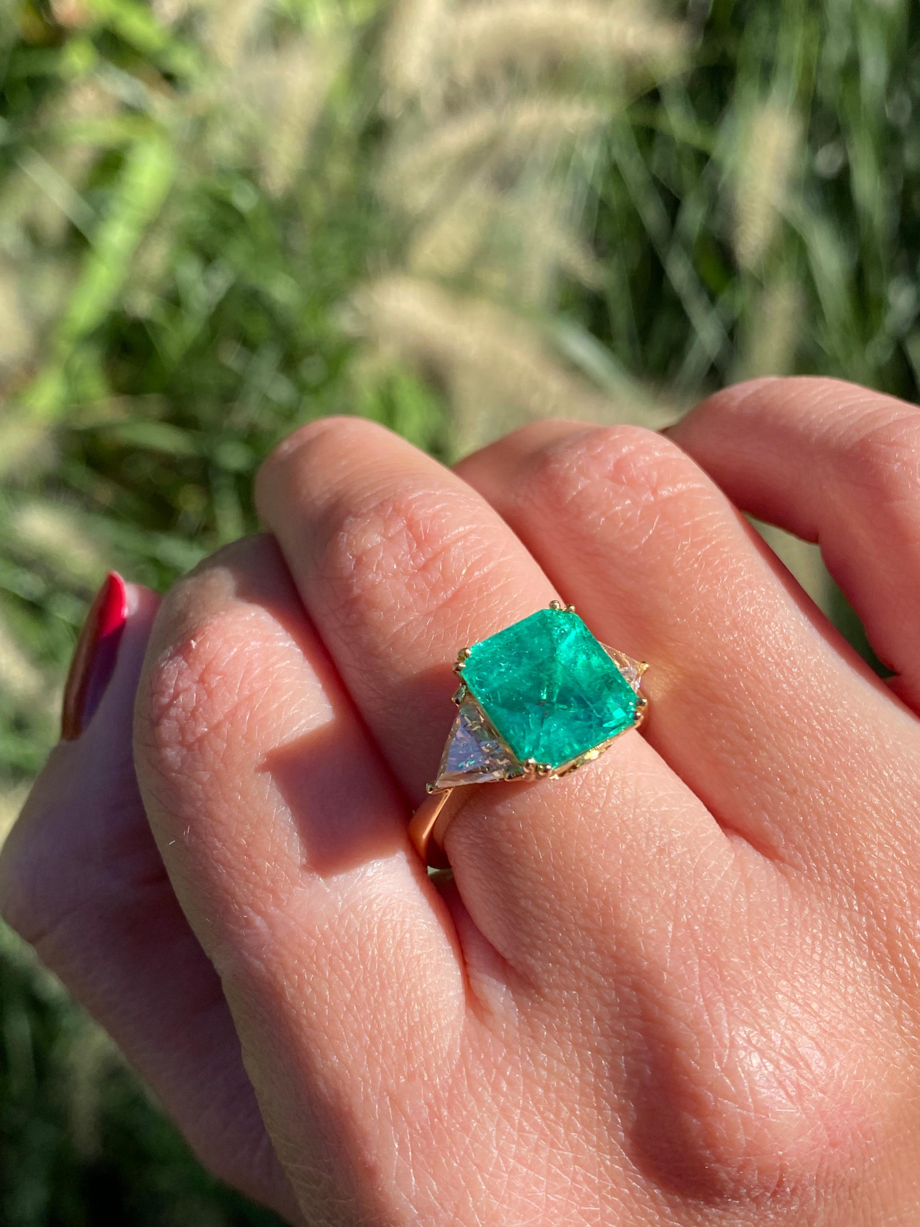 5.67 Carat Emerald-Cut Colombian Emerald and 1.15 Carat Diamond Engagement Ring 3