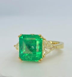 Anello di fidanzamento con smeraldo colombiano da 5,67 carati e diamante da 1,15 carati
