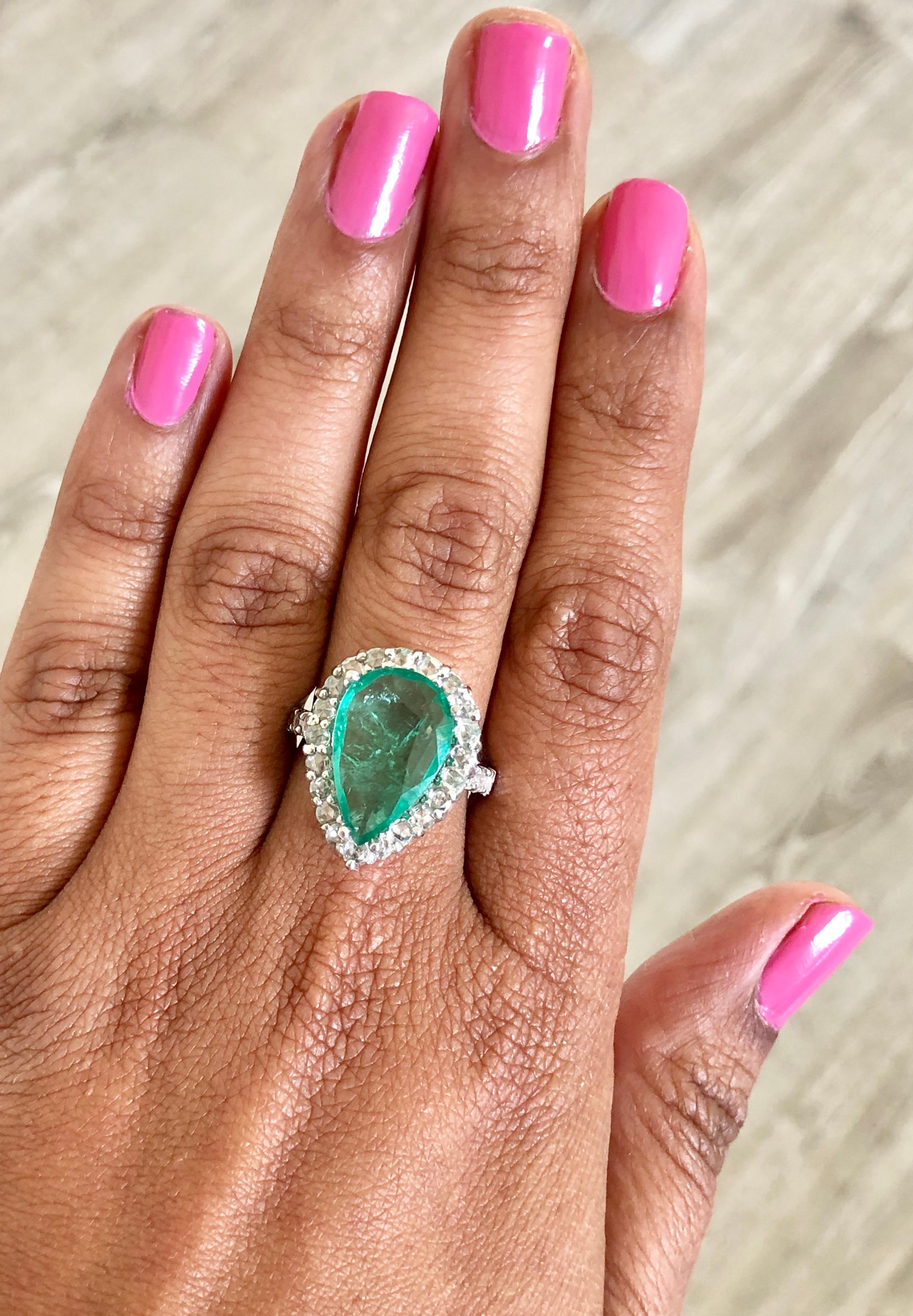5.67 Carat Pear Cut Emerald Diamond 14 Karat White Gold Vintage Ring In New Condition For Sale In Los Angeles, CA