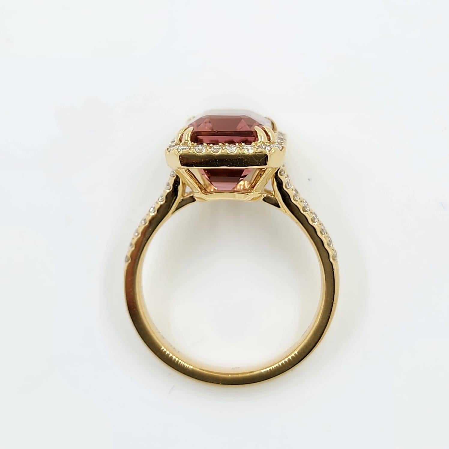 Contemporary 5.67 Carat Pink Tourmaline and Diamond Ring in 18K Yellow Gold For Sale