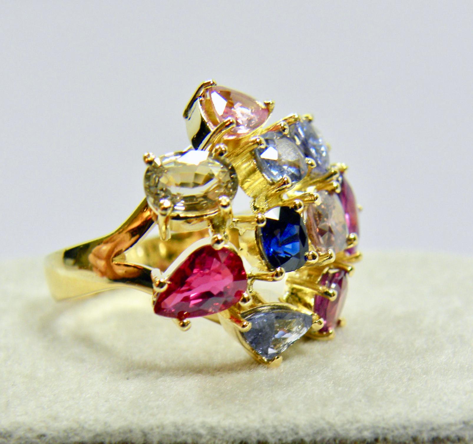 Contemporary 5.67 Carat Untreated Multicolor Sapphire Ring in 18k Yellow Gold