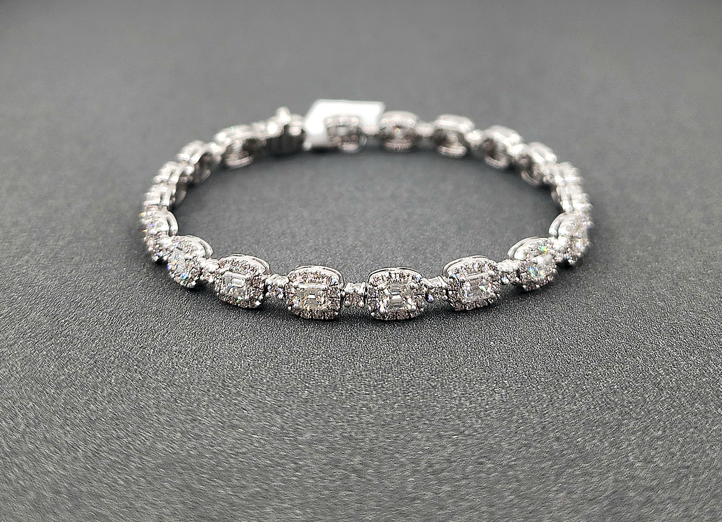 5,67-Karat-Diamant-Tennisarmband aus 18-karätigem Weißgold im Angebot