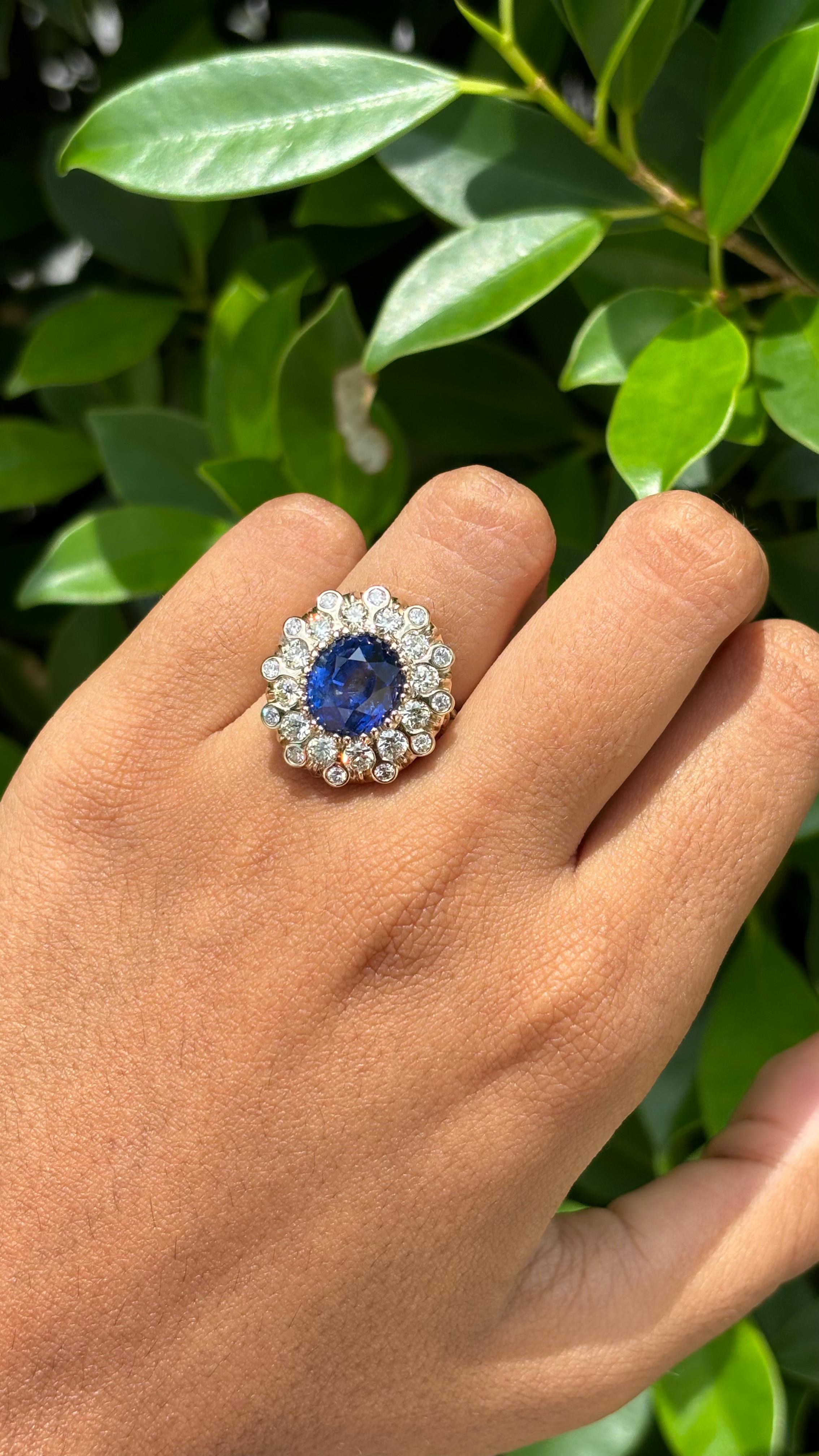 5.67ct Ceylon Sapphire & OMC Diamonds studded Art Deco style 18K White Gold Ring For Sale 3