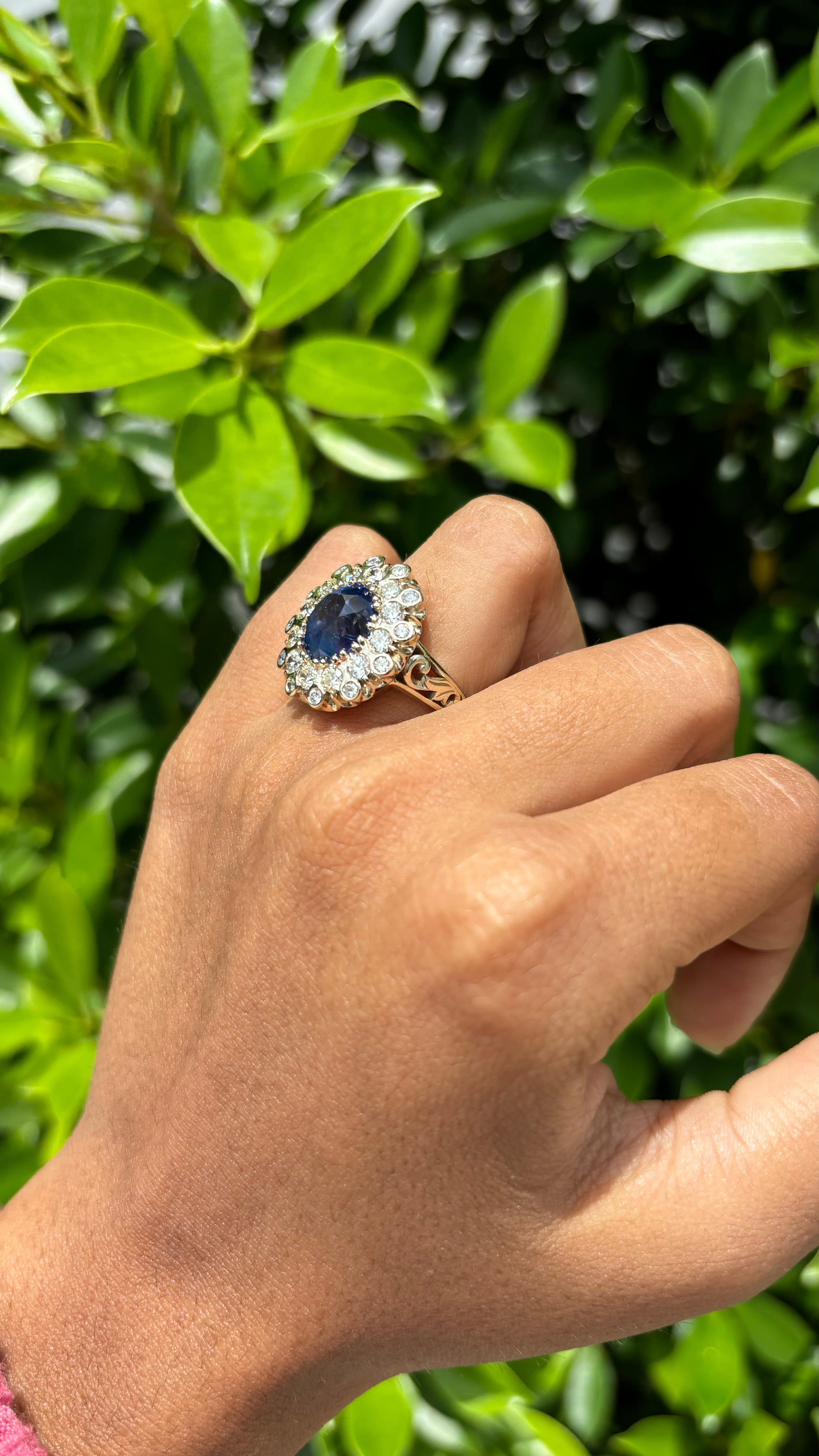 5.67ct Ceylon Sapphire & OMC Diamonds studded Art Deco style 18K White Gold Ring For Sale 6