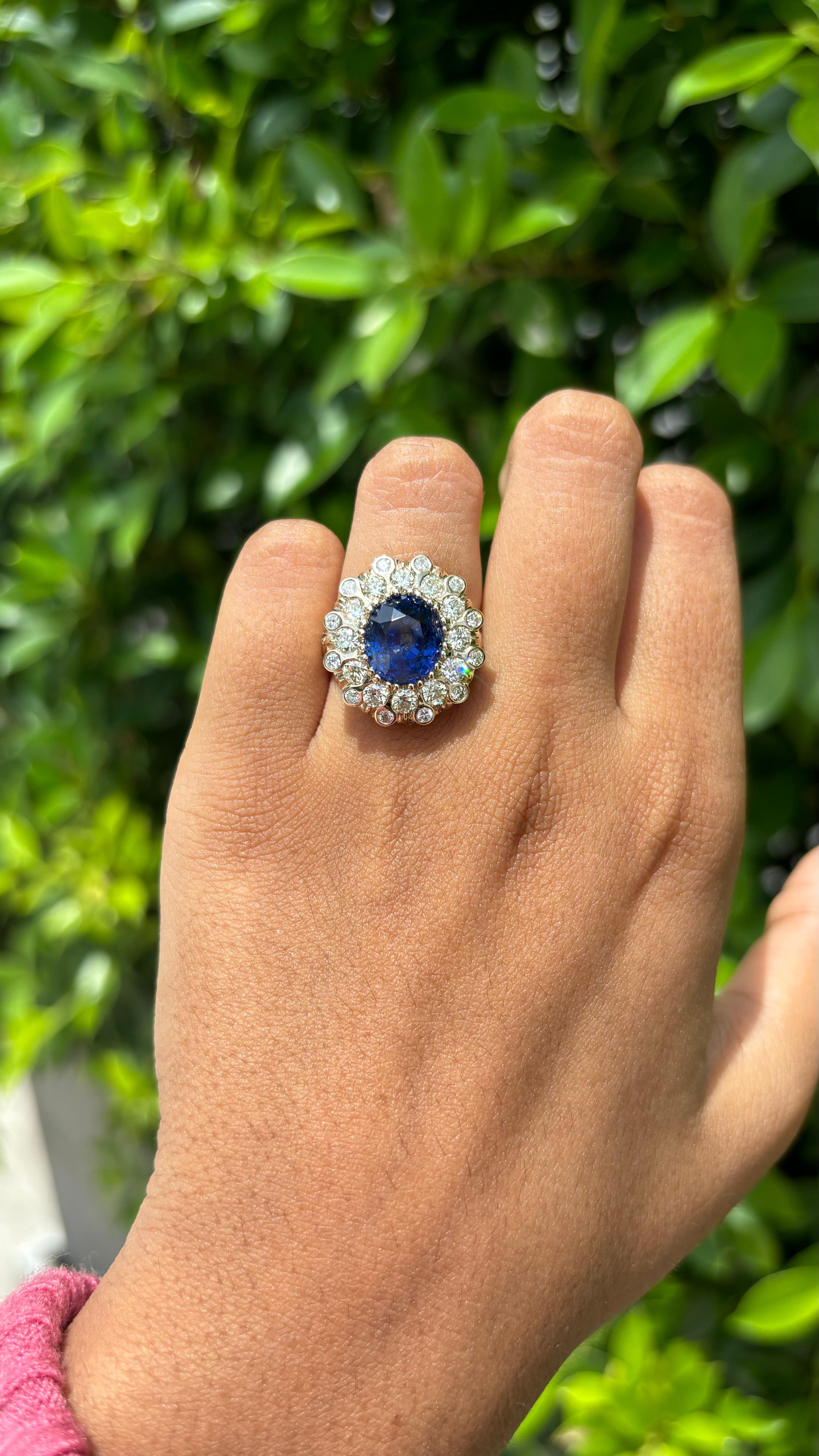 5.67ct Ceylon Sapphire & OMC Diamonds studded Art Deco style 18K White Gold Ring For Sale 7