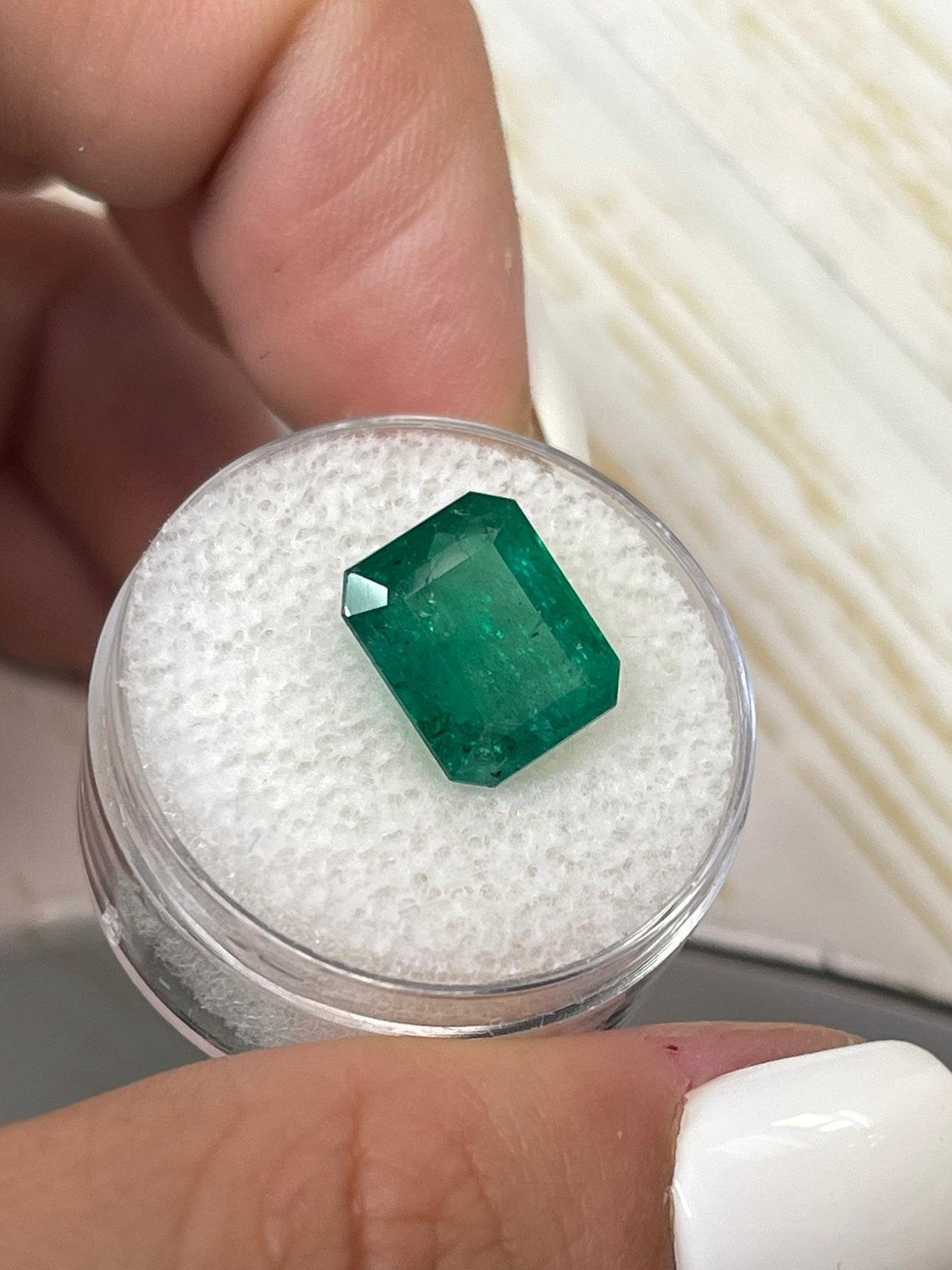 5,68 Karat 11,3x9,3 Medium Tiefgrüner sambischer Smaragd im Smaragdschliff Mai Damen im Angebot