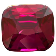 Grenat naturel de 5,68 carats - coussin rouge vif intense, clarté exceptionnelle