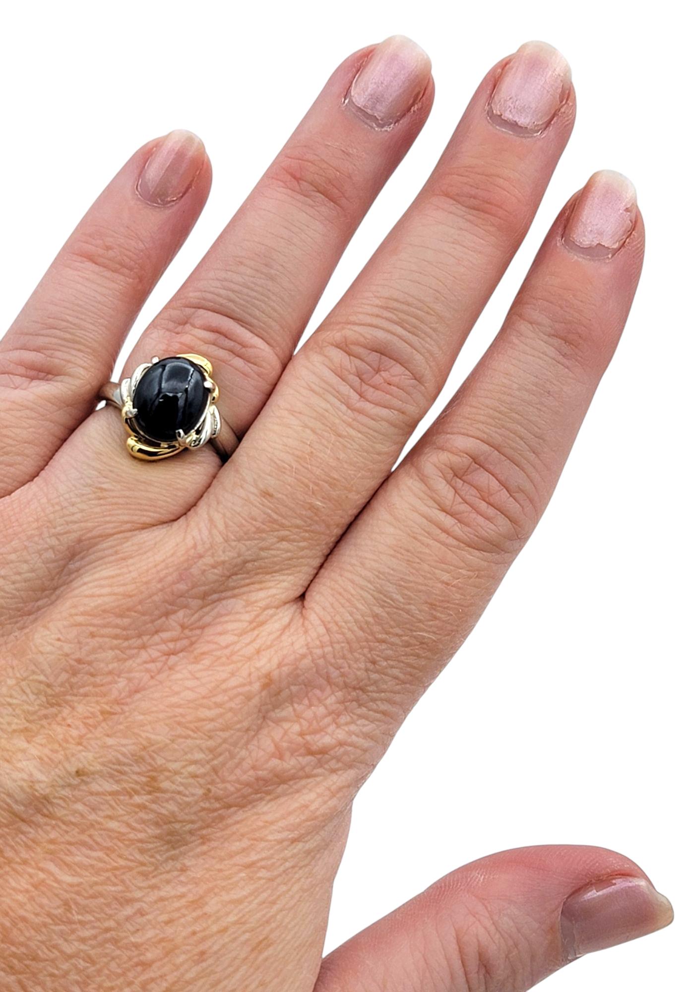 Ring mit 5,68 Karat ovalem Cabochon-Saphir in Platin und 18 Karat Gelbgold im Angebot 3