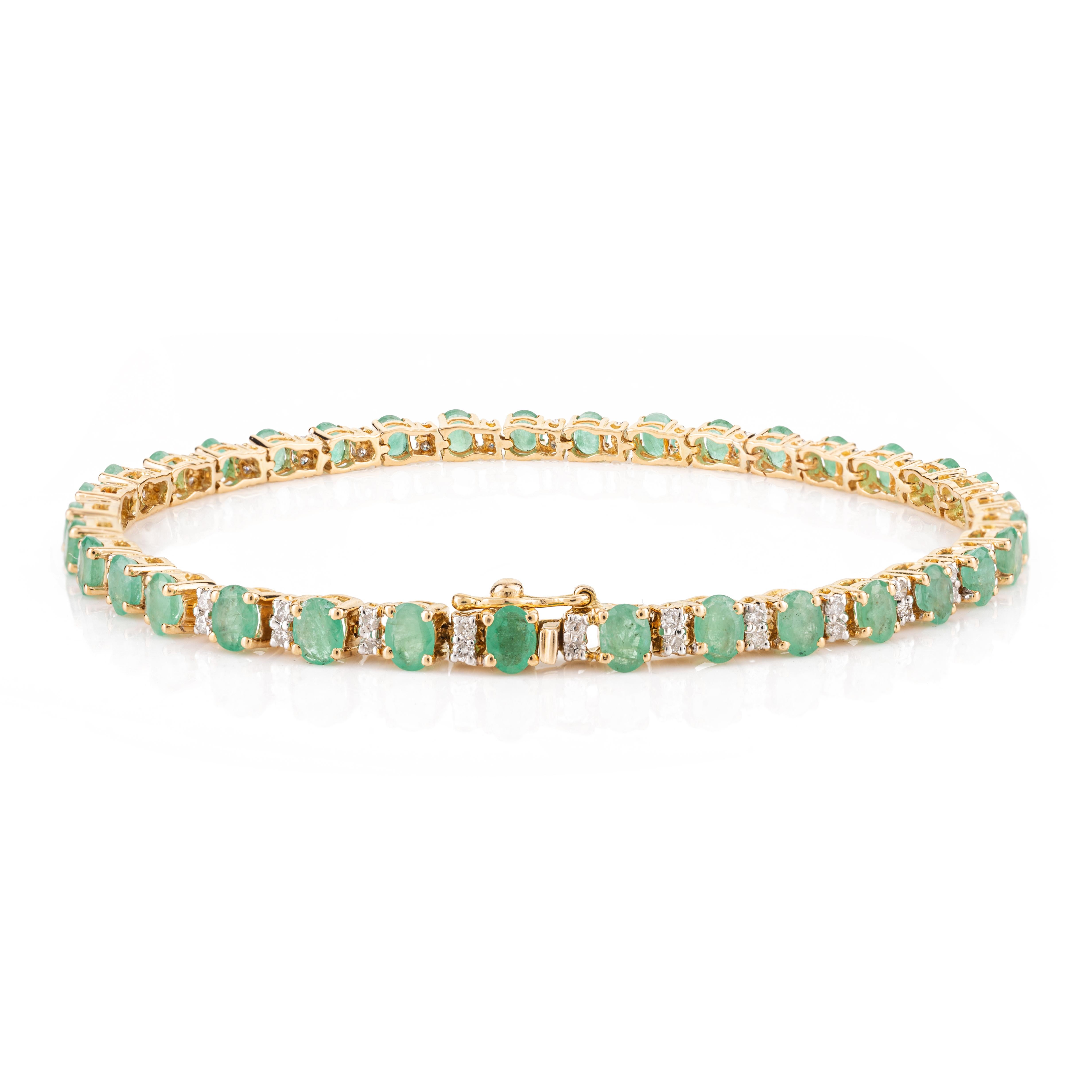 Contemporary 5.68 Carat Oval Cut Emerald and Diamond Tennis Bracelet in 18k Yellow Gold For Sale