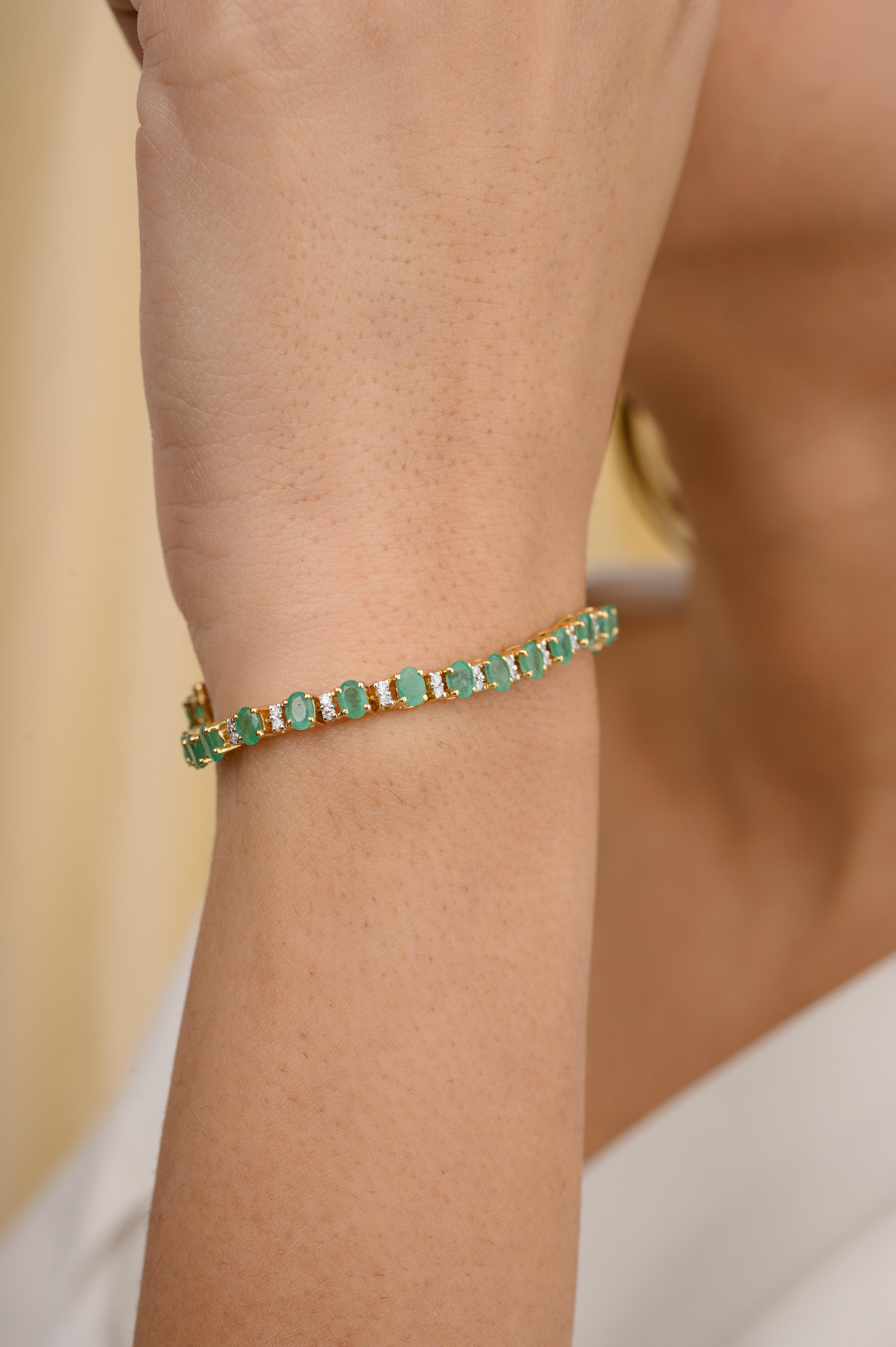 5.68 Carat Oval Cut Emerald and Diamond Tennis Bracelet in 18k Yellow Gold For Sale 1