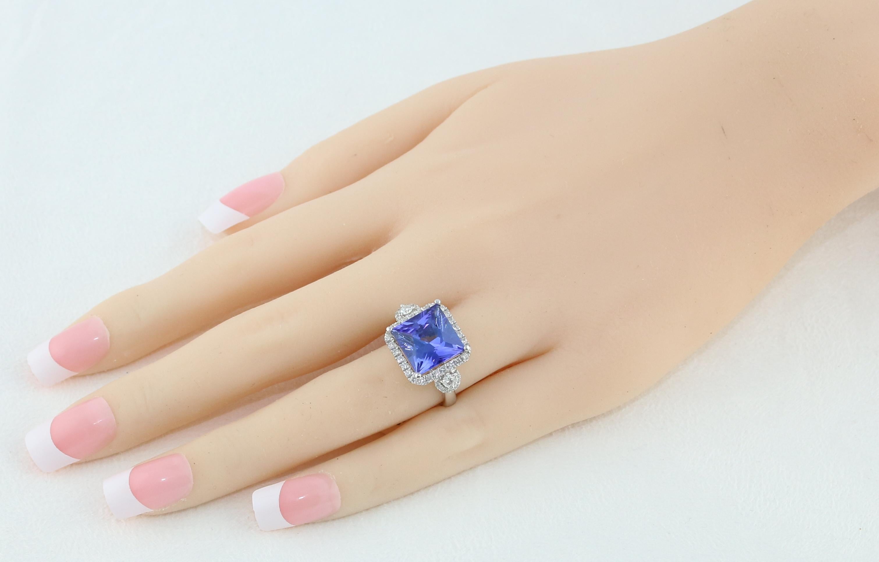 Contemporary 5.68 Carat Princess Cut Tanzanite Diamond Gold Milgrain Ring For Sale