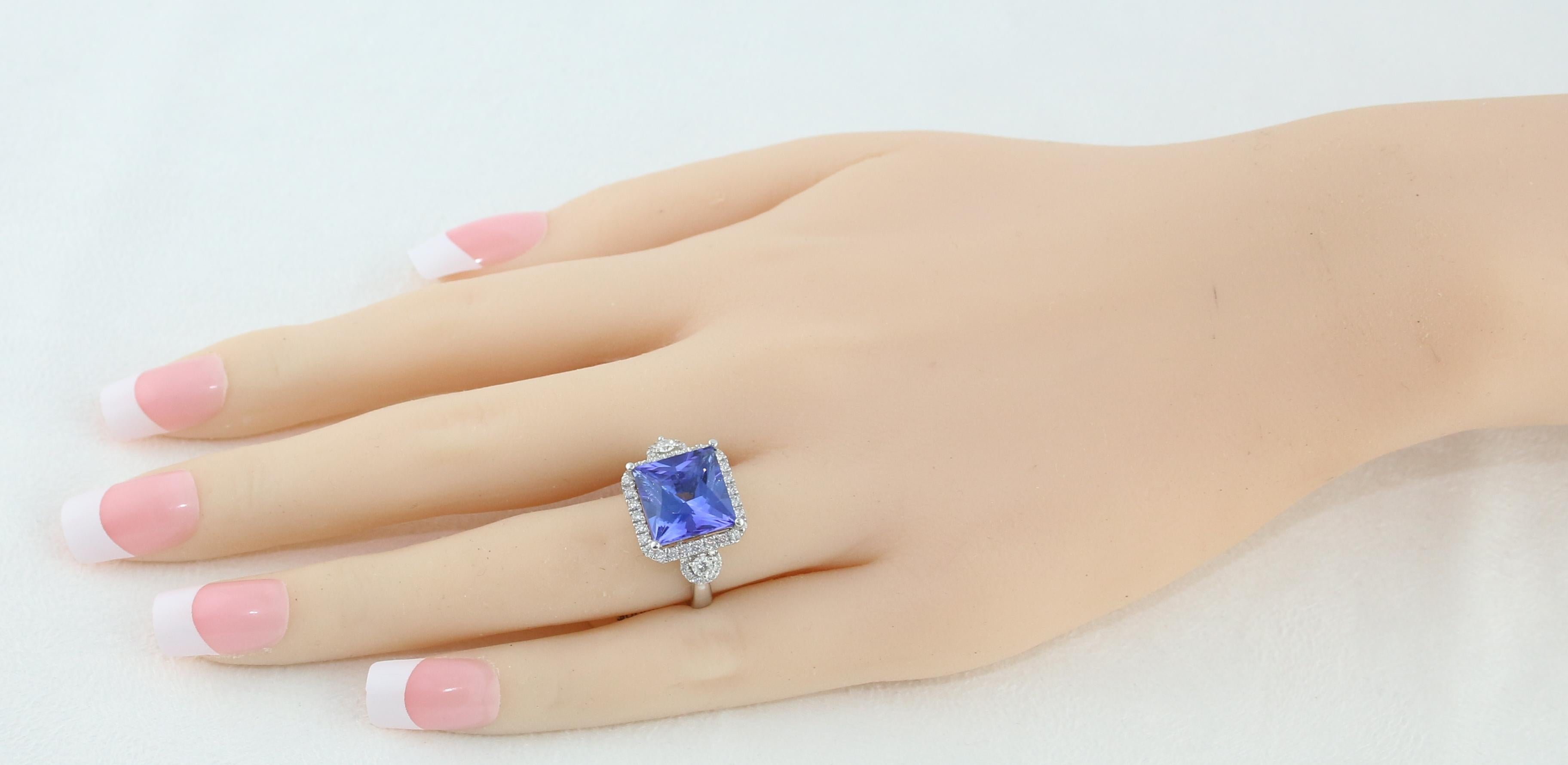 5.68 Carat Princess Cut Tanzanite Diamond Gold Milgrain Ring In New Condition For Sale In New York, NY