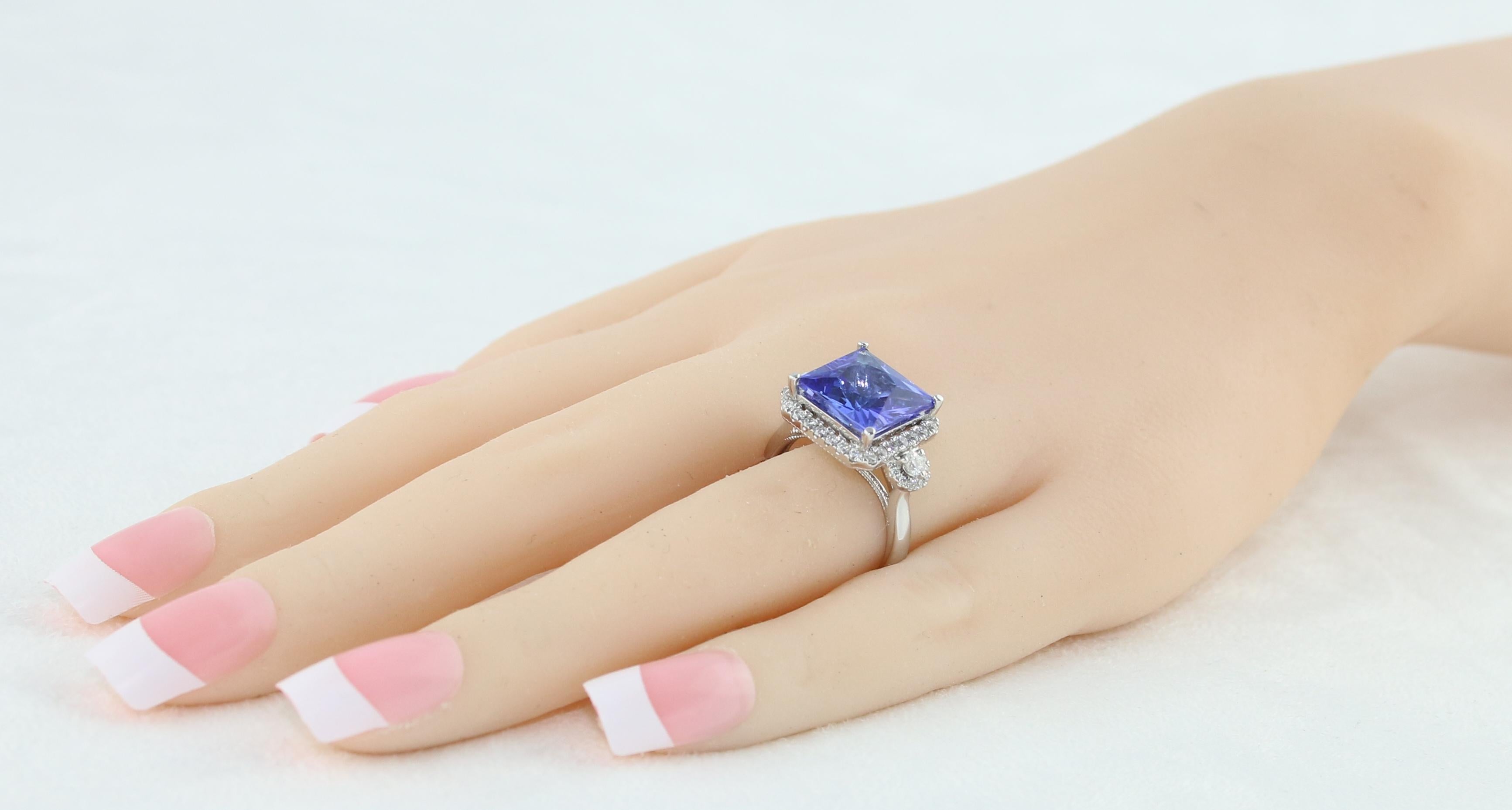 5.68 Carat Princess Cut Tanzanite Diamond Gold Milgrain Ring For Sale 1