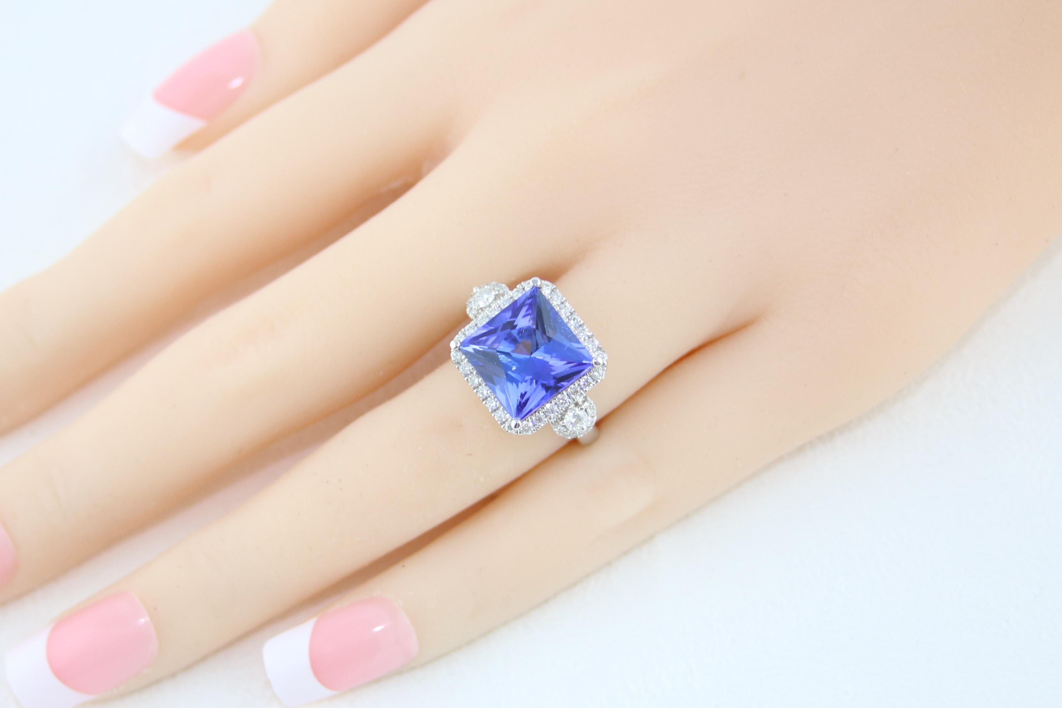 5.68 Carat Princess Cut Tanzanite Diamond Gold Milgrain Ring For Sale 3