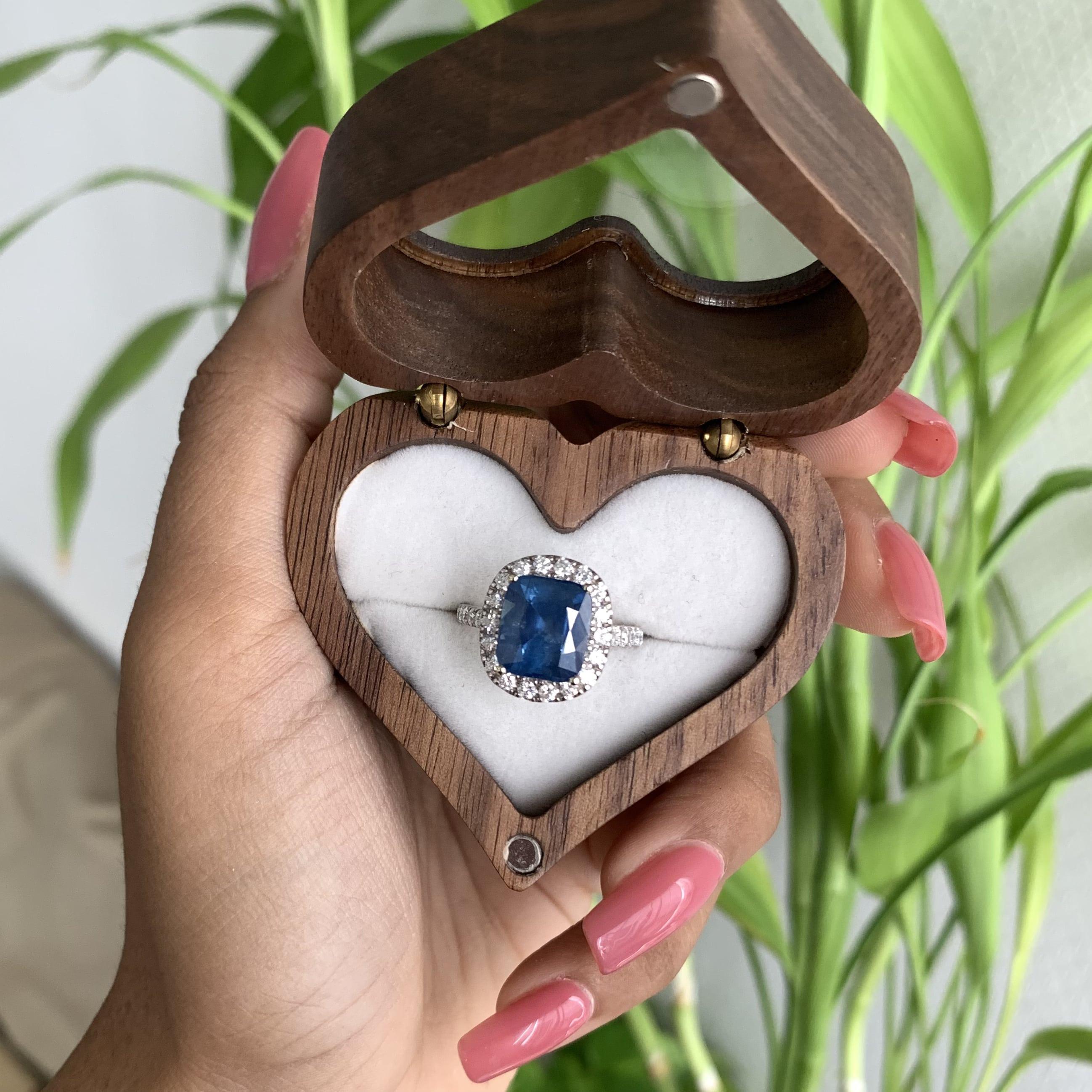 5,68 Karat Blauer Saphir & Diamant Ring aus 14K Weißgold (Moderne) im Angebot