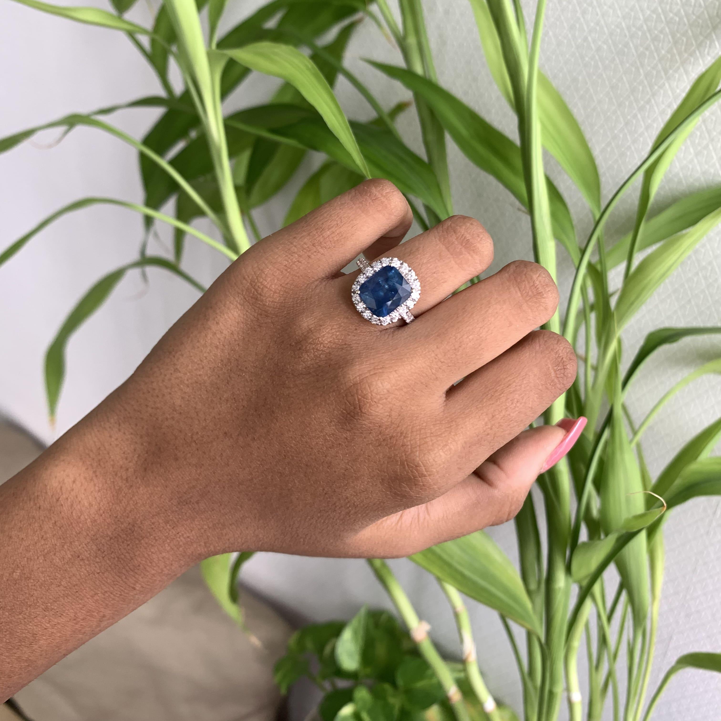 5,68 Karat Blauer Saphir & Diamant Ring aus 14K Weißgold im Angebot 2