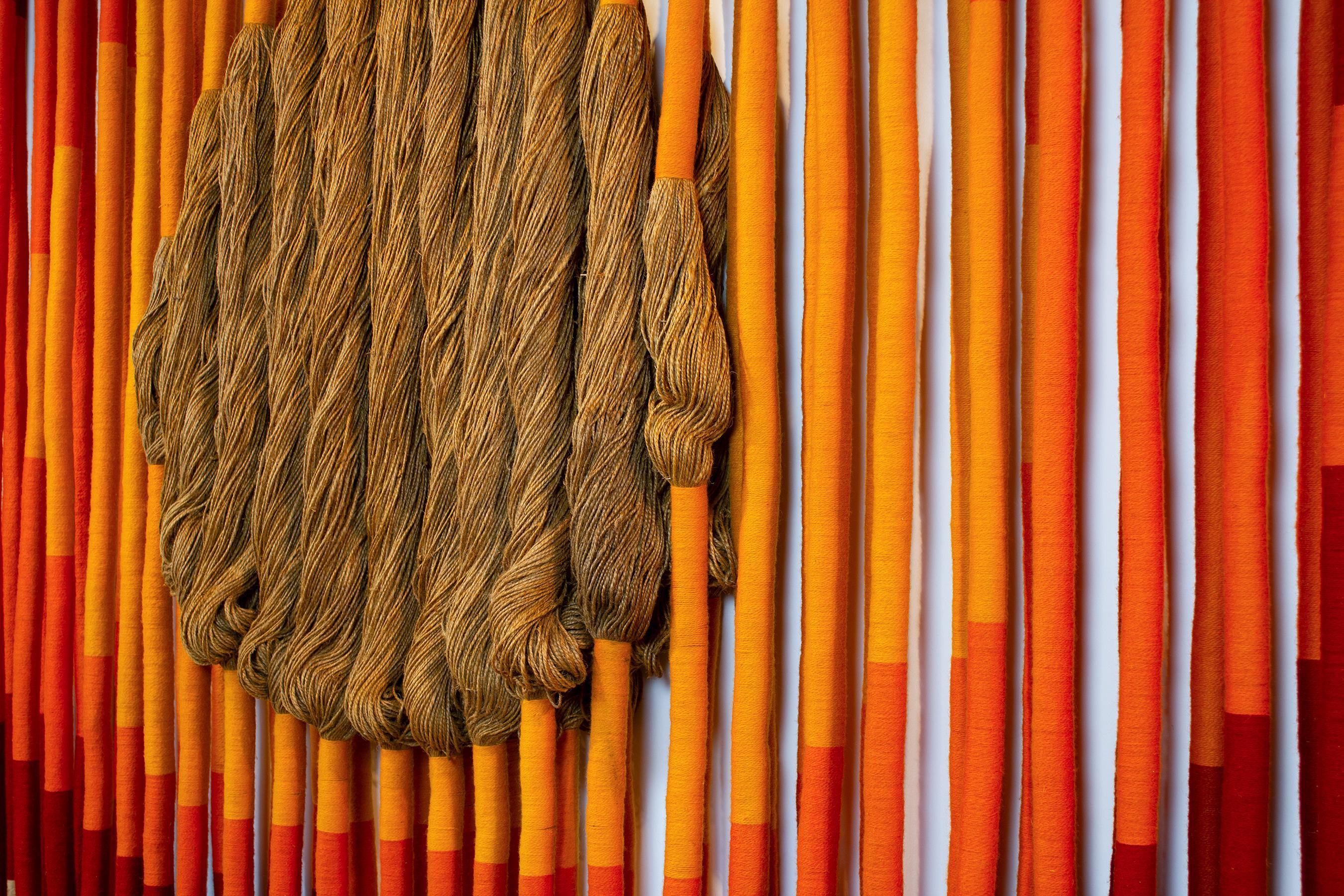Monumentale installazione tessile 'Sunburst' della fiber artist Jane Knight, anni '70 in vendita 2