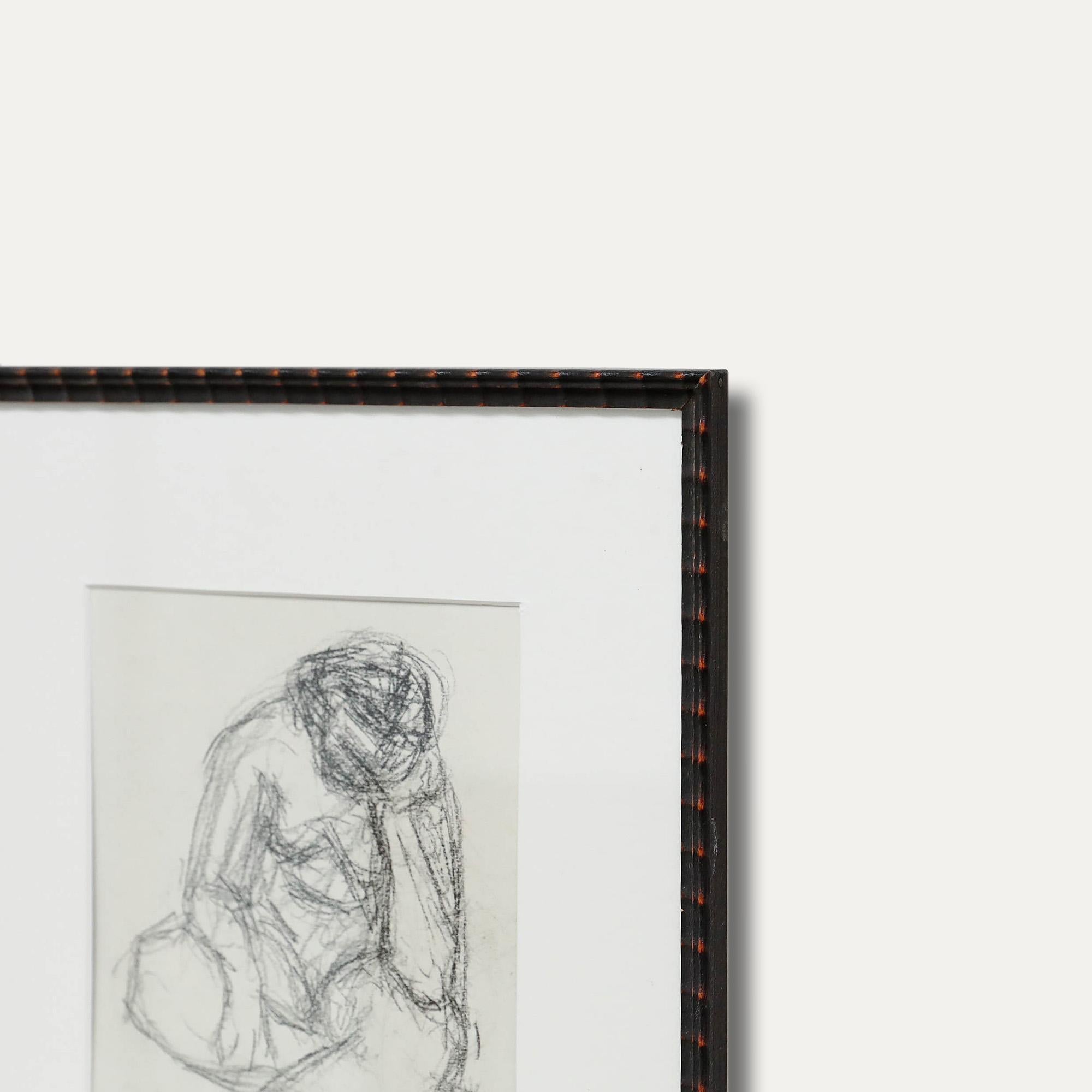 Un expresivo estudio en grafito. Una mujer desnuda está sentada con las piernas cruzadas, la cabeza apoyada en la mano. Firmado indistintamente en la parte inferior derecha. Bien presentado en un marco festoneado negro. Sobre el papel.