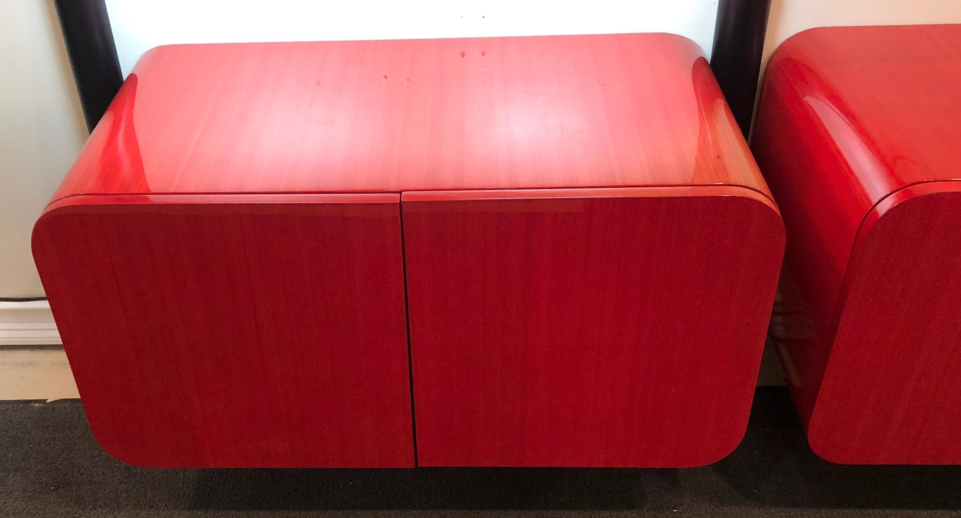 Janet Schwietzer, Pace, bibliothèque moderne Obra, laque rouge, acier, verre, années 1990 en vente 7