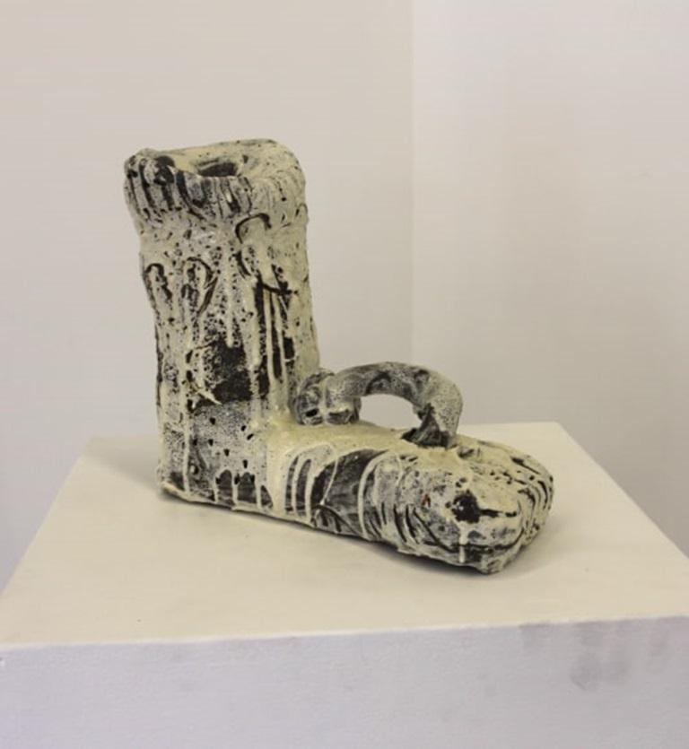 Vase à pied avec fleur, faïence émaillée de Jeffry Mitchell, 2012

Informations complémentaires :
Support : Faïence émaillée
Dimensions : 10 x 12 x 5 in

À propos de l'artiste : Jeffry Mitchell utilise principalement la céramique et connaît bien ses
